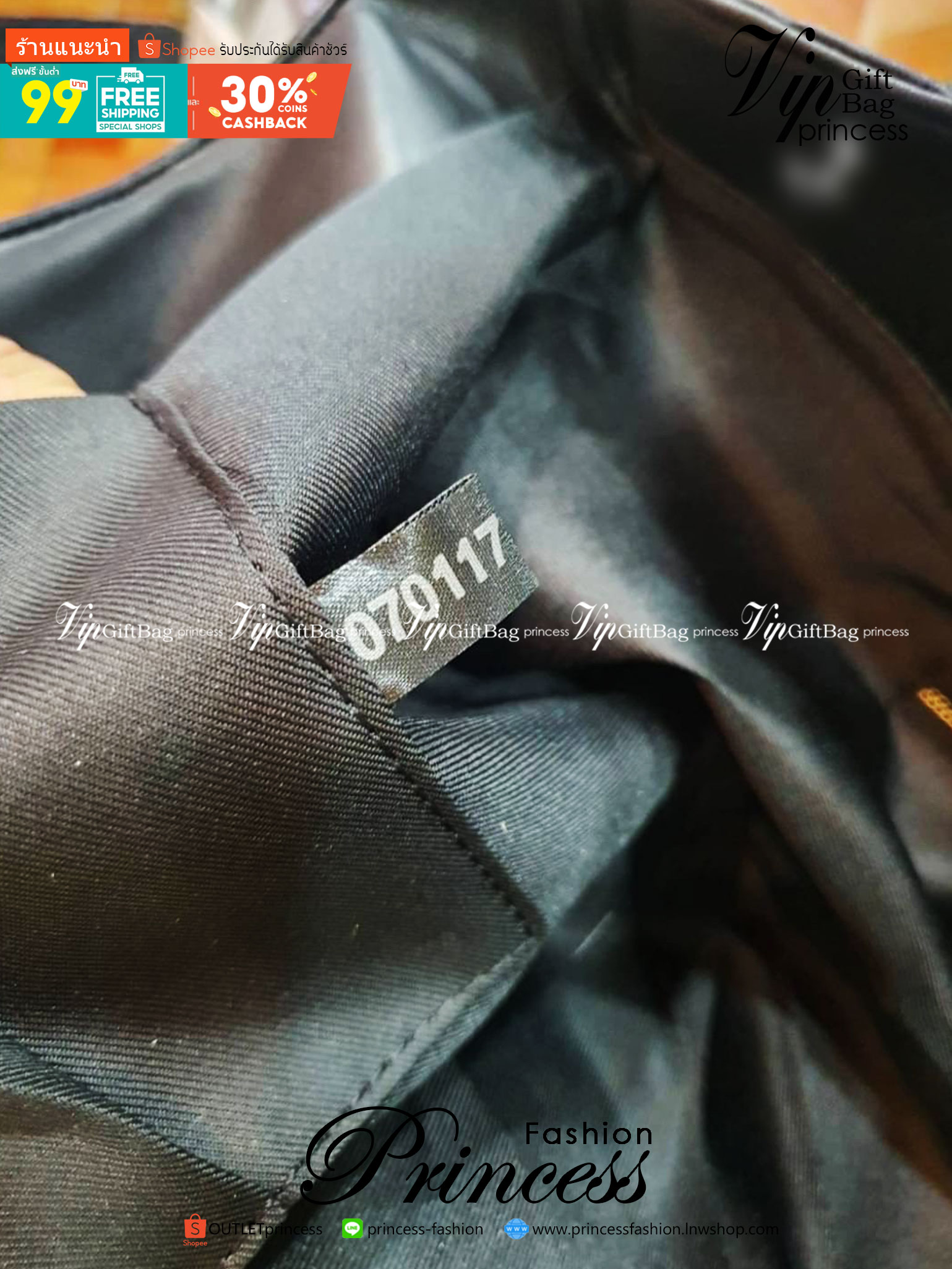 YSL icare maxi shopping bag in quilted lambskin / YSL tote bag กระเป๋าไซส์ใหญ่ หนังบุนิ่มเย็บลายตาข่าย (Quilted Bag) ดีไซน์คล้ายตะกร้าช็อปปิ้ง โฉบเฉี่ยวกว่าหลายระดับด้วยการประดับฮาร์ดแวร์ทองเหลืองในตัวอักษร YSL บนหนังสีดำสร้างความสะดุดตา มอบสไตล์เรียบง่าย