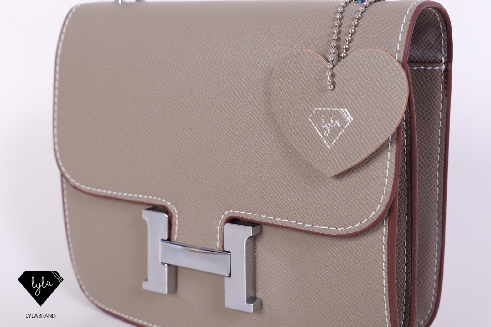 LYLABRAND🔔 Constance ไซต์ 18 สุดฮอต รุ่นนี้หนัง Epsom , PU top premium นะคะ หนังดีเลอค่าน่าสอยมากกก บอกคำเดียวเลยว่าเด็ดสุด !! เหมือนหนังแท้เบอสุดค่ะคูณผู้หญิง ลูกค้าเก่าน่าจะทราบกันดีอยู่แล้วว่าคุณภาพของร้านนี้ต้องมาเป็นอันดับหนึ่งเท่านั้น อิอิ ม