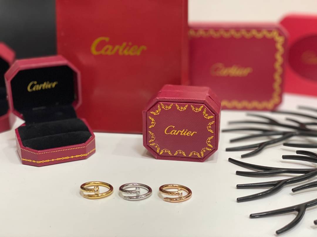 Cartier Rings มีเพชร ภาพถ่ายจากงานจริง วัสดุคุณภาพดี ไม่ลอกไม่ดำ งานปั้มครบตามรูปเลยค่ะ
