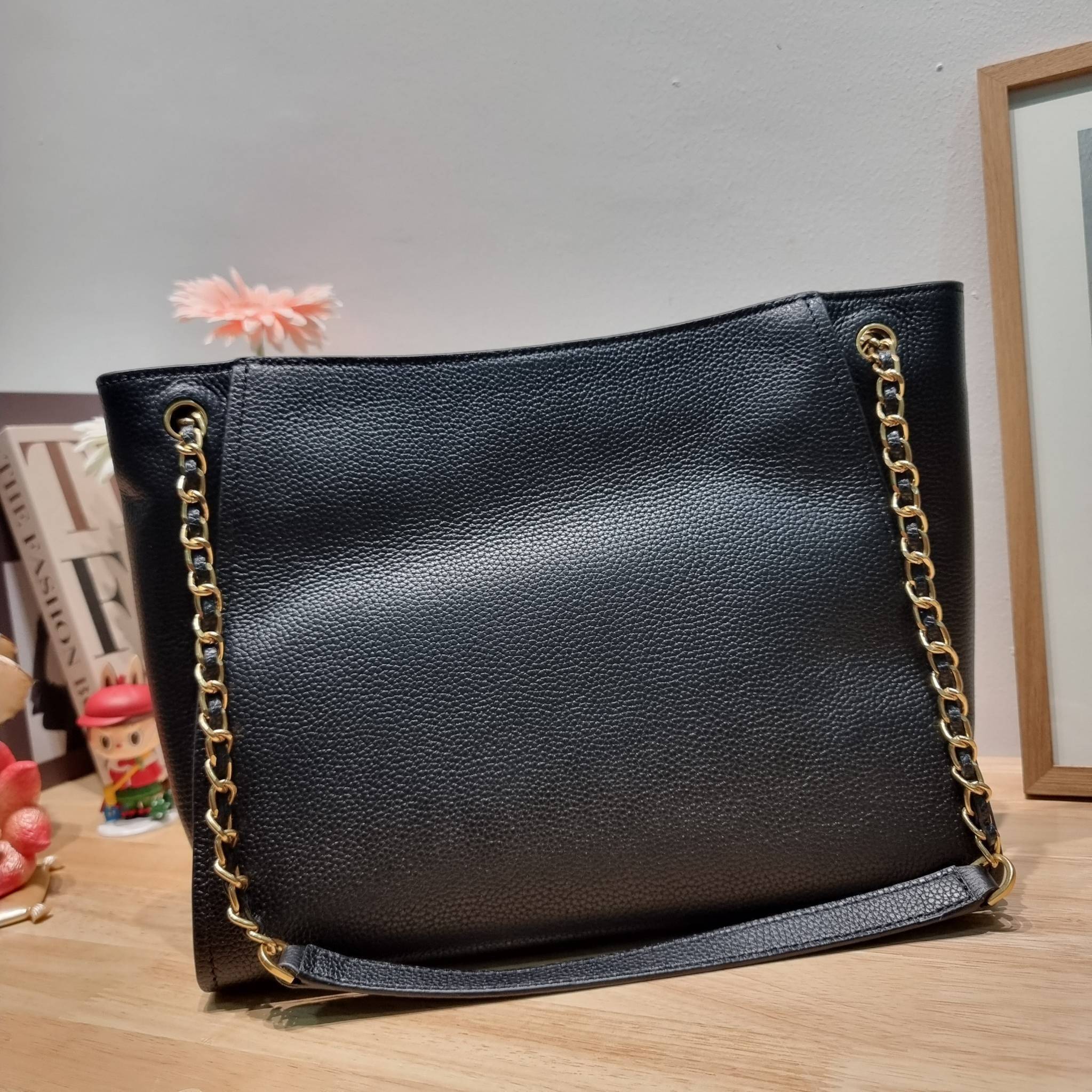 TORY BURCH BRITTEN SMALL SLOUCHY TOTE / TORY TOTE BAG / TORY BAG พร้อมส่ง กระเป๋าสะพายตัวแม่ รุ่น top ที่สวยดูแพง ใช้งานสะดวกมาก ดีไซน์ออกมาได้เรียบหรู