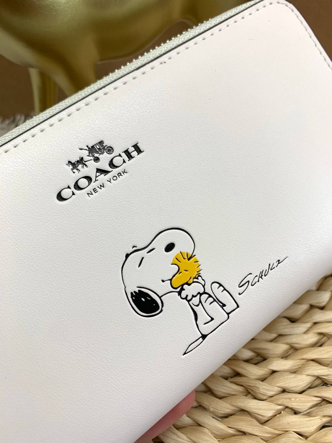 ของแท้ 💯% COACH X PEANUTS SNOOPY ACCORDION ZIP AROUND LEATHER WALLET (ดำ//ชมพู//น้ำตาล//ขาว)