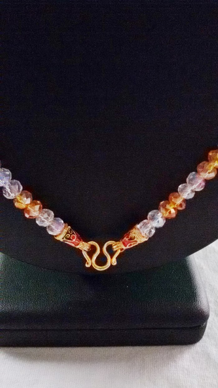 สร้อยคอคริสตัลส้มสลับขาว(ใส่พระได้1องค์)ค่ะ