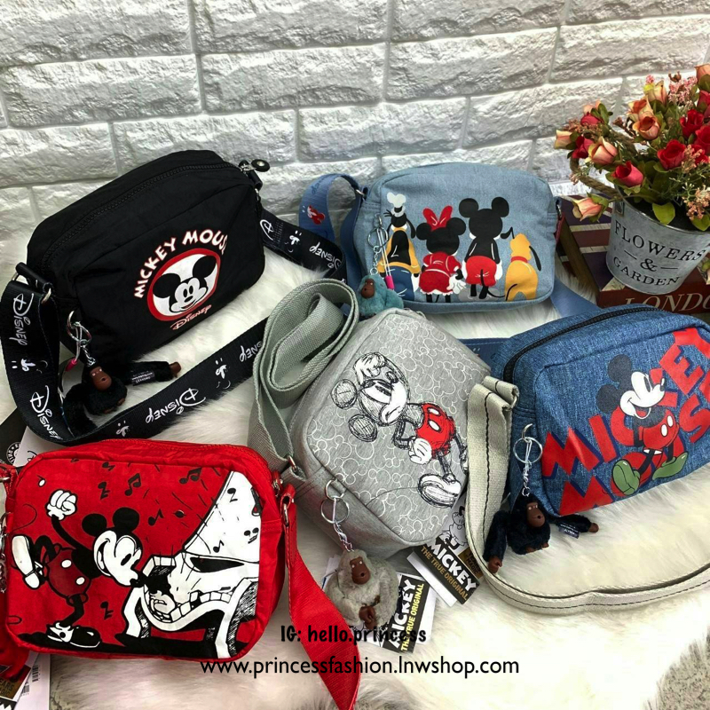 Kipling Mickey Plus Veni Crossbody Bag >>kipling factory oem HK ✔️1ในคอลเลคชั่น 90 ปี มิคกี้เม้าส์ ค่ะ ✔️พร้อมส่งที่ไทย ไม่ต้องรอพรี !! ✔️กระเป๋าสะพายครอสบอดี้ร์//สะพายข้าง ใบขนาดกำลังดี น่าใช้มากๆค่ะ ✔️แต่ละสี แต่ละลาย ว