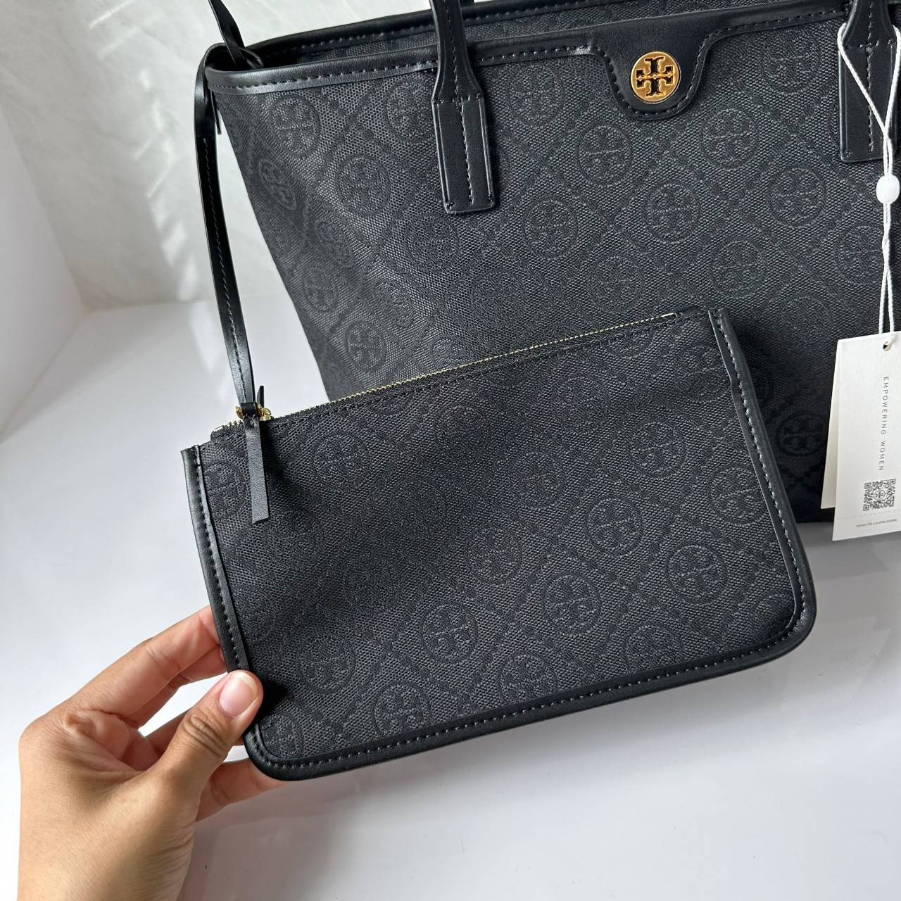 TORY BURCH T MONOGRAM SMALL ZIP TOTE (ใบเล็ก) กระเป๋าทรงโท้ทพร้อมกระเป๋าใบเล็ก วัสดุผ้าแจ็คการ์ดตัดขอบหนัง