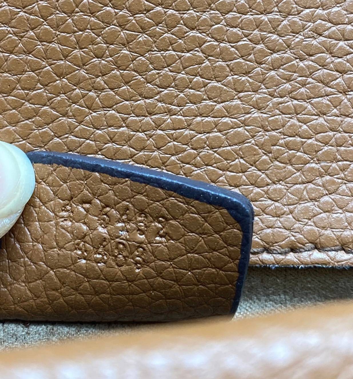 หนังแท้ GUCCI Denim Dionysus mini bag / GG Dionysus Shoulder bag / GG Denim Dionysus พร้อมส่งที่ไทย กระเป๋าสะพายข้างเดนิมสีเข้มสลับหนังแท้สีน้ำตาลงาช้าง เกรดหนังคุณภาพดียิ่งใช้หนังยิ่งสวย โทนสีน่าใช้มากก มาในดีไซน์คลาสสิคเรียบหรูเข้ากับทุกลุ๊คแบบไม่มีเอ้า