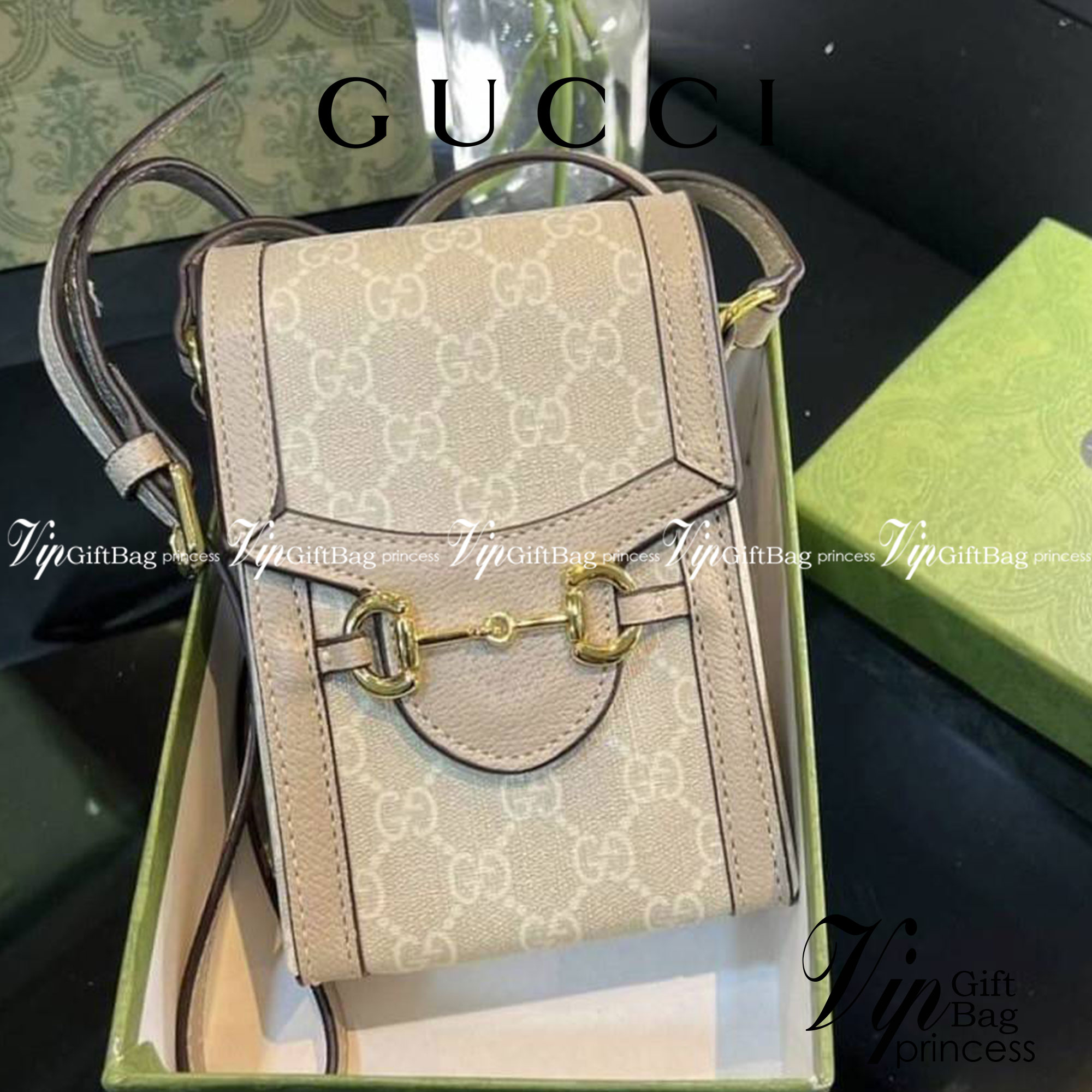 Gucci Horsebit 1955 mini bag / Gucci horsebit phone case สีใหม่ละมุนพร้อมส่ง กระเป๋าสะพาย กระเป๋าใส่โทรศัพท์ งานแฟชั่นคลาสสิก อะไหล่สวย ดีไซต์สัญลักษณ์วงแหวนตามแบบฉบับแบรนด์ มาพร้อมกล่องแบรนด์และสายสะพายยาวที่สามารถปรับระดับได้ พร้อมส่งให้สะพาย สวยๆ กันแล