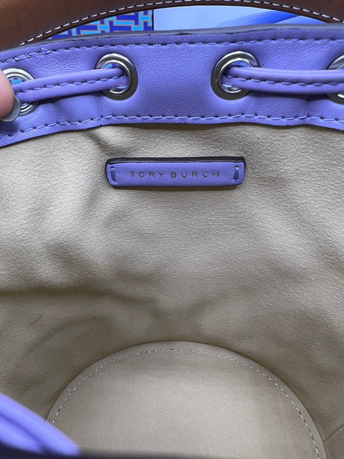 6 สี Tory Burch Puffy Mini / Tory burch T Monogram Puffy Patent Mini Bucket Bag / Tory Bucket Bag กระเป๋าบัคเกต size เล็ก โดดเด่นด้วยโลโก้ตัวนูนปั๊มด้านหน้า