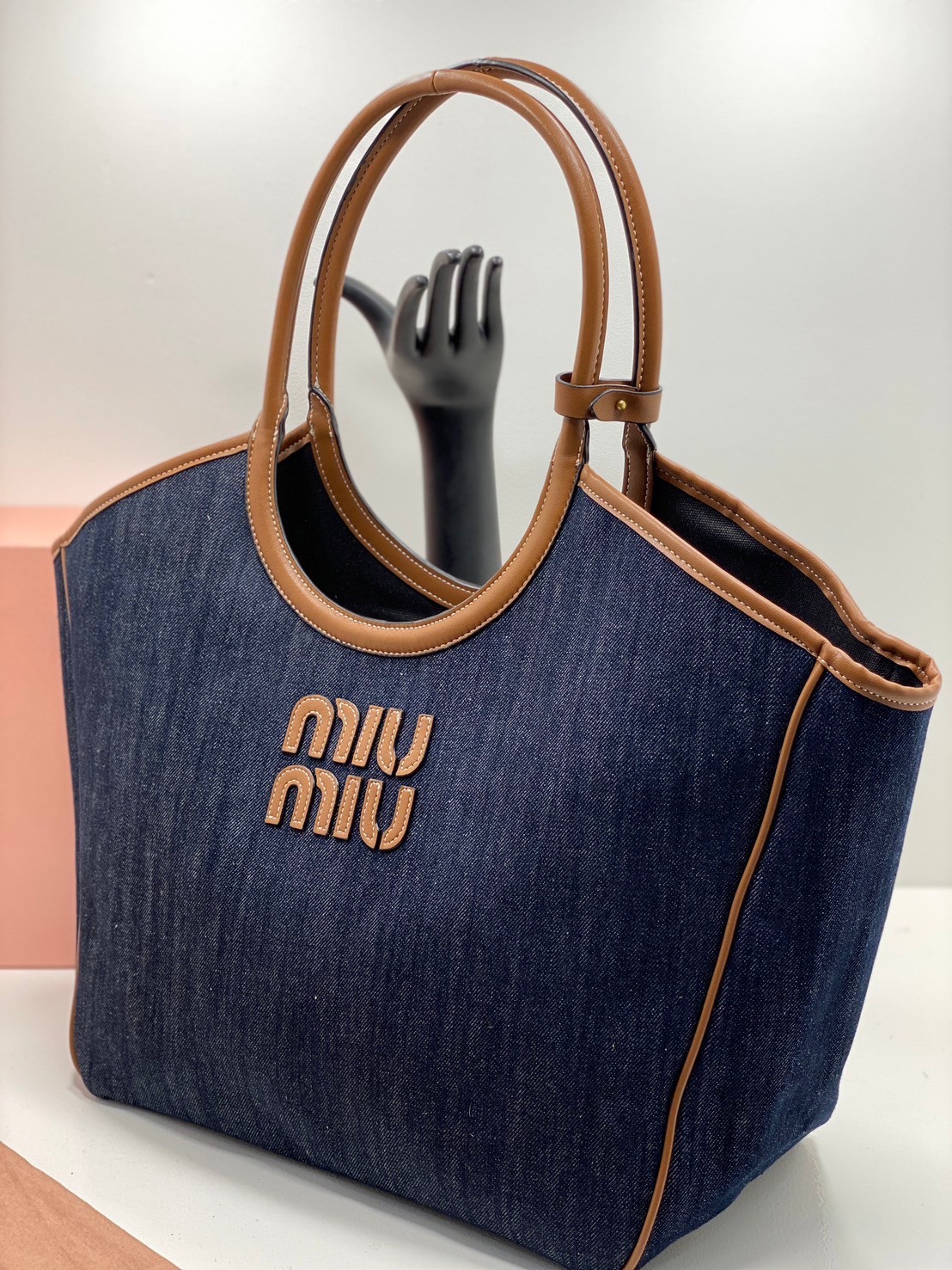 MIU MIU IVY TOTE DENIM BAG LARGE 34cm กระเป๋าถือ/สะพายทรงโท้ทใบใหญ่ คิ้วท์สุด จุของได้เยอะ เกรดออริ 1:1 ใช้งานต่างประเทศได้ ภาพถ่ายจากงานขายจริง