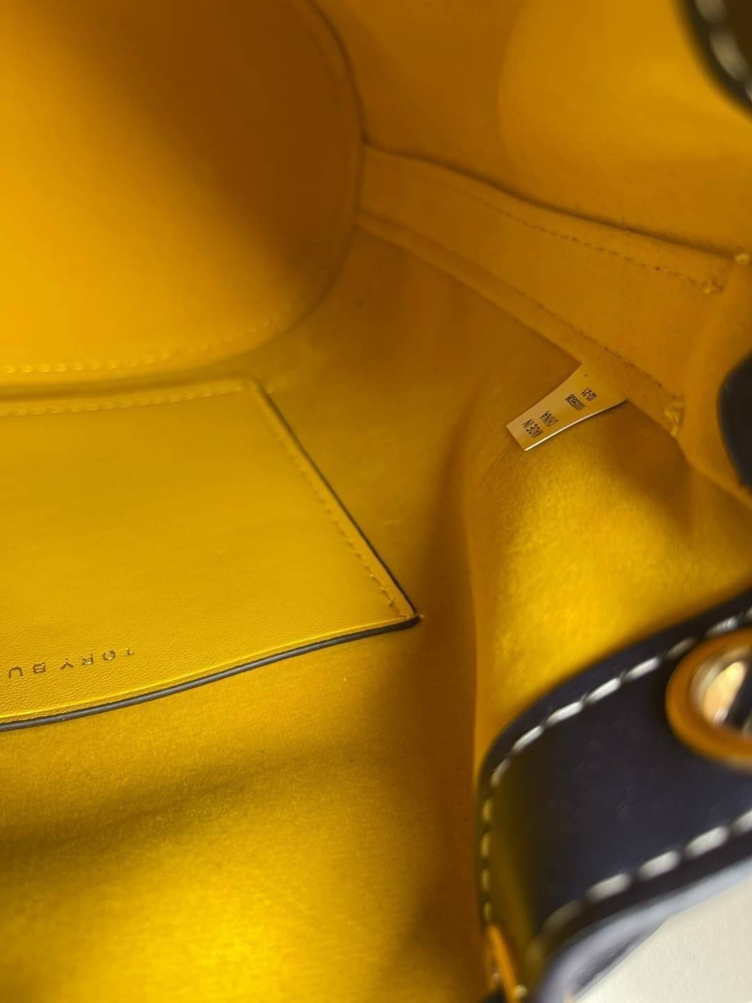 Medium Tory Burch T Monogram jacquard bucket bag เปิดตัวกระเป๋า T MONOGRAM รุ่นใหม่ล่าสุดจาก TORY BURCH ครั้งแรกกับโมโนแกรม ที่ได้รับแรงบันดาลใจมาจากโลโก้สุดคลาสสิก