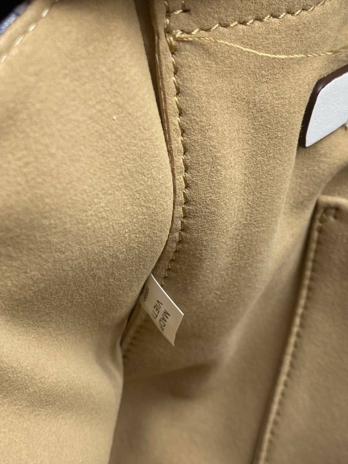 Tory Burch Small T Monogram Denim Tote / Tory Burch Demim Jacquard Small Tote คอลเลคชั่นใหม่ กระเป๋าทรงโท้ท ทรงสี่เหลี่ยมใบใหญ่ วัสดุผ้าเดนิมสลับหนังแท้ ภายในช่องโล่งกว้างจุได้เยอะ