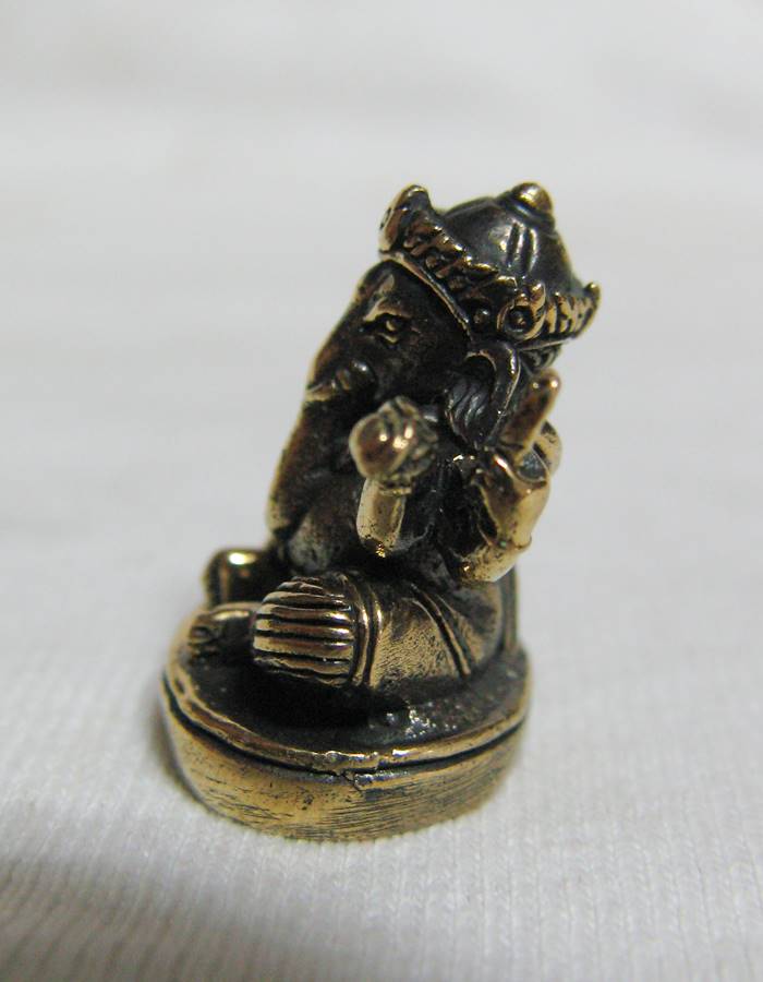 สินค้าหมดค่ะ องค์พระพิฆเนศปางเอกทันตะคณปติ(สำเร็จทุกสิ่ง)(คนเกิดวันศุกร์)เนื้อทองเหลืองตั้งบูชาหน้ารถพร้อมใบคาถาค่ะ