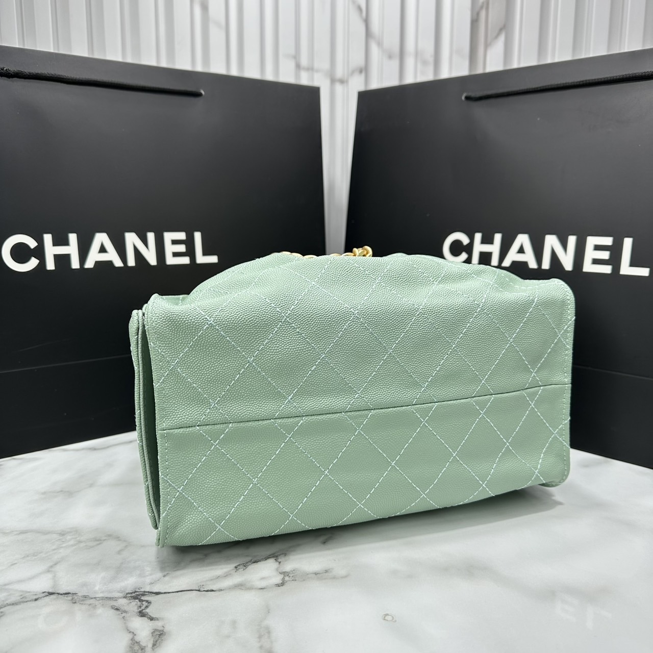 ORI หนังแท้ | 25cm CHANEL 25 Small Handbag Spring-Summer 2025 กระเป๋าสะพายรุ่นใหม่สุดฮอตแห่งปี หนังแท้ลายเกรน ที่สุดแห่งความไอคอนิก มาพร้อมใบเล็ก อะไหล่สีทองสวยหรู