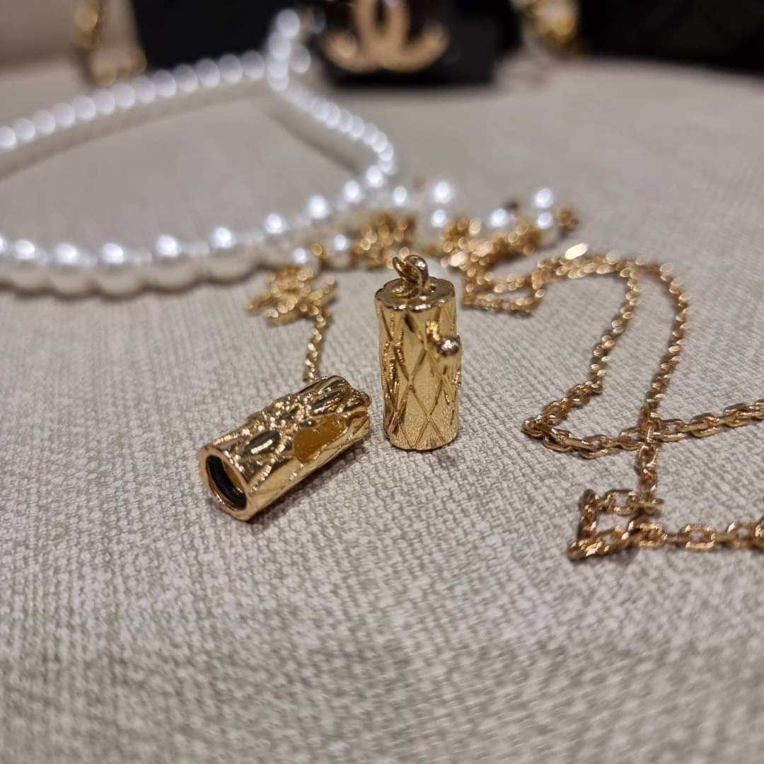 VIP 🥂 เซ็ทคือที่สุดของความคุ้ม EXCLUSIVE MIX ITEM!! CHANEL GIFT BOX SET กลับมาอีกครั้งกับไอเท็มสุดหรูชวนให้สะสม สุดยอดของรุ่นยอดฮิตพร้อมเสิร์ฟครบชุด สุดคุ้ม มาพร้อมกระเป๋าสะพายถึง 2 ใบ คอลเลคชั่นของมันต้องมี ทั้งตัวคลาสสิคและ vanity และสุดยอดของหา