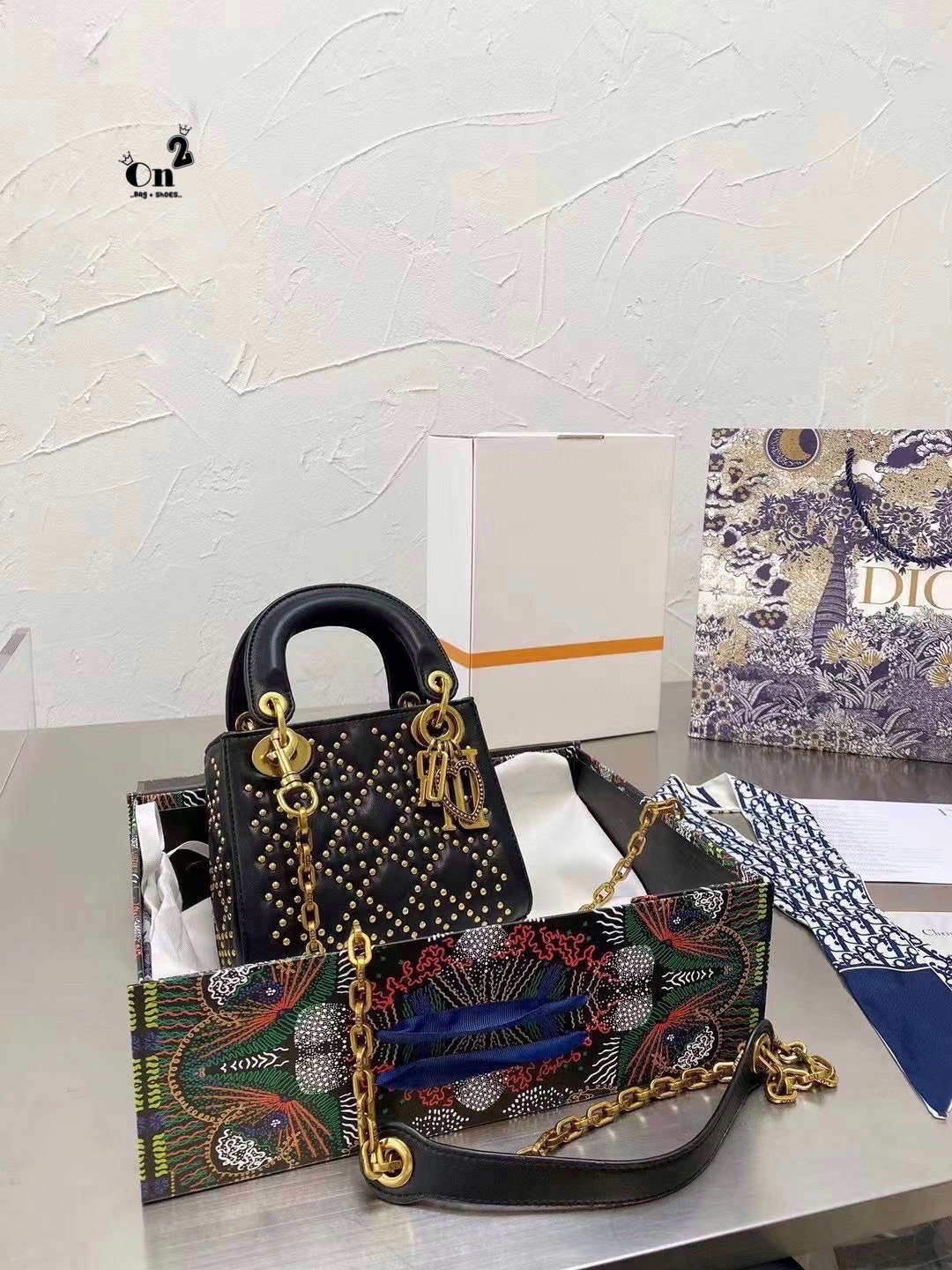 Dior bag Lady rhombus three grid diana bag / DIOR CD MINI LADY STUDDED BAG กระเป๋าสะพายข้างไซส์มินิสุดฮอต คลาสสิคตลอดกาล งานสวยเป๊ะ จะถือออกงานหรูๆ คุณหนูๆ ก็เริ่ด จะหิ้วเป็น everyday bag ก็เก๋สุดๆ ค่ะ