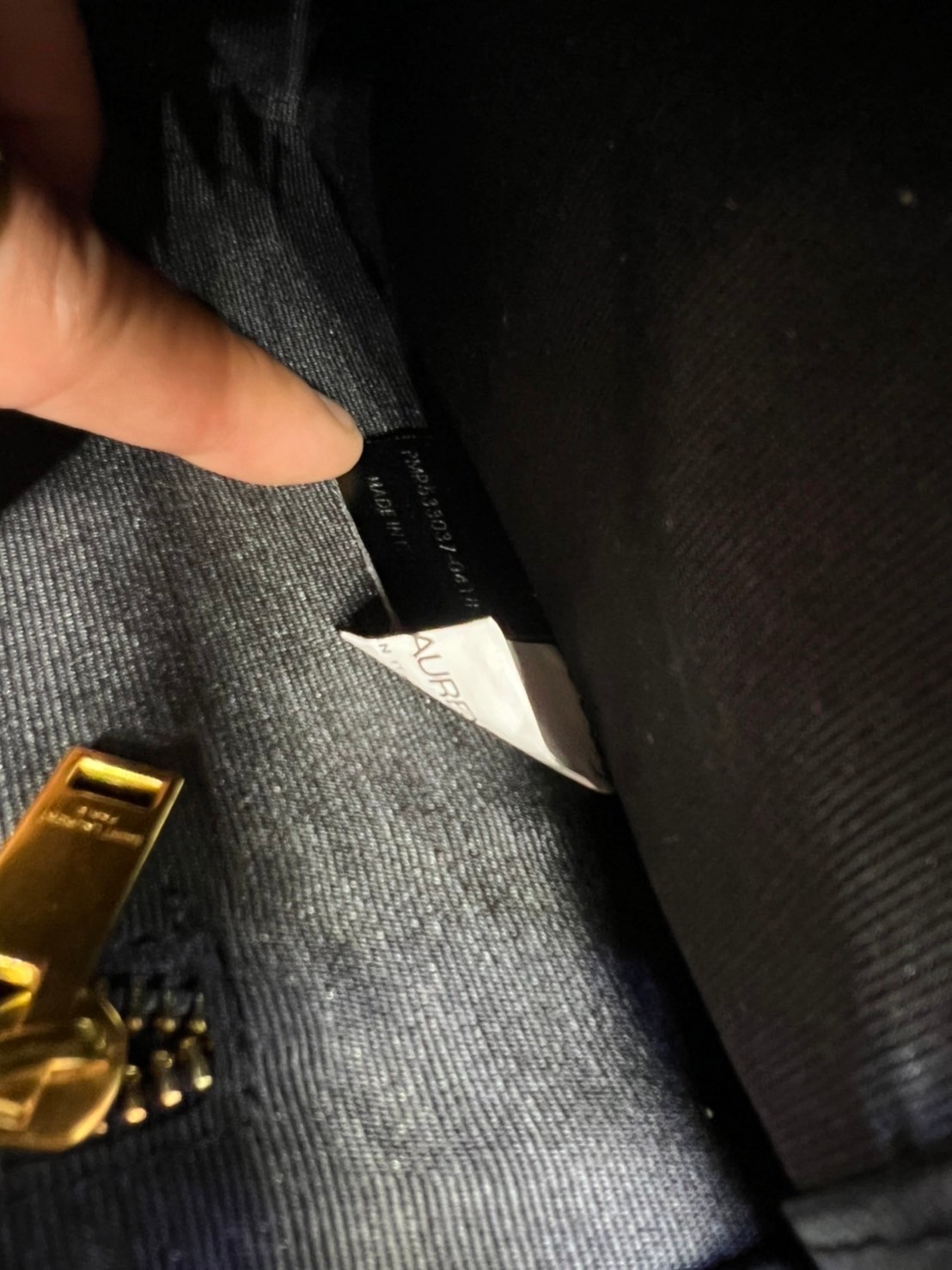 หนังแท้ YSL Saint Laurent Large Cassandra quilted shoulder bag กระเป๋าสะพายใบใหญ่ ดีไซน์ทรงสวยหรู ตอบโจทย์ได้ทุกสไตล์ ภาพสินค้าถ่ายจากงานขายจริง ใช้งานต่างประเทศได้