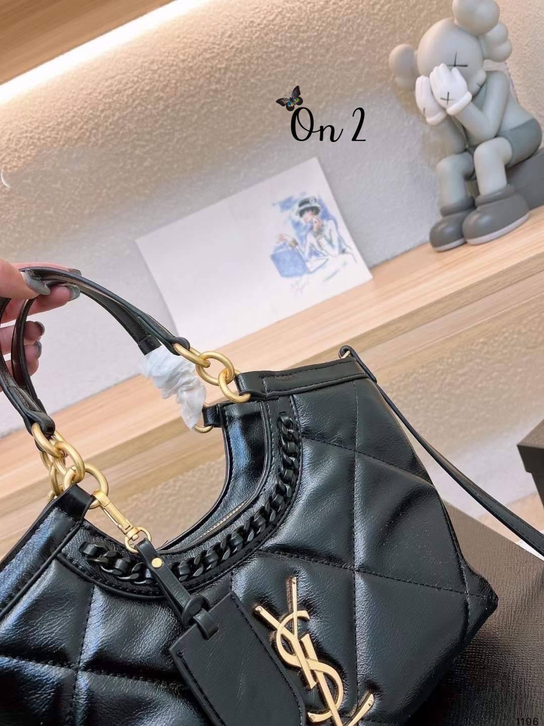 YSL Shopping Tote Handbag & Crossbody Bag 10" ใหม่รับ summer กระเป๋าสะพายทรงโท้ท งานหนังสวยเต็มใบ จุของได้แบบจุกๆ ดีไซน์คลาสสิค ใช้งานได้ง่ายด้วยหูจับและสายสะพาย