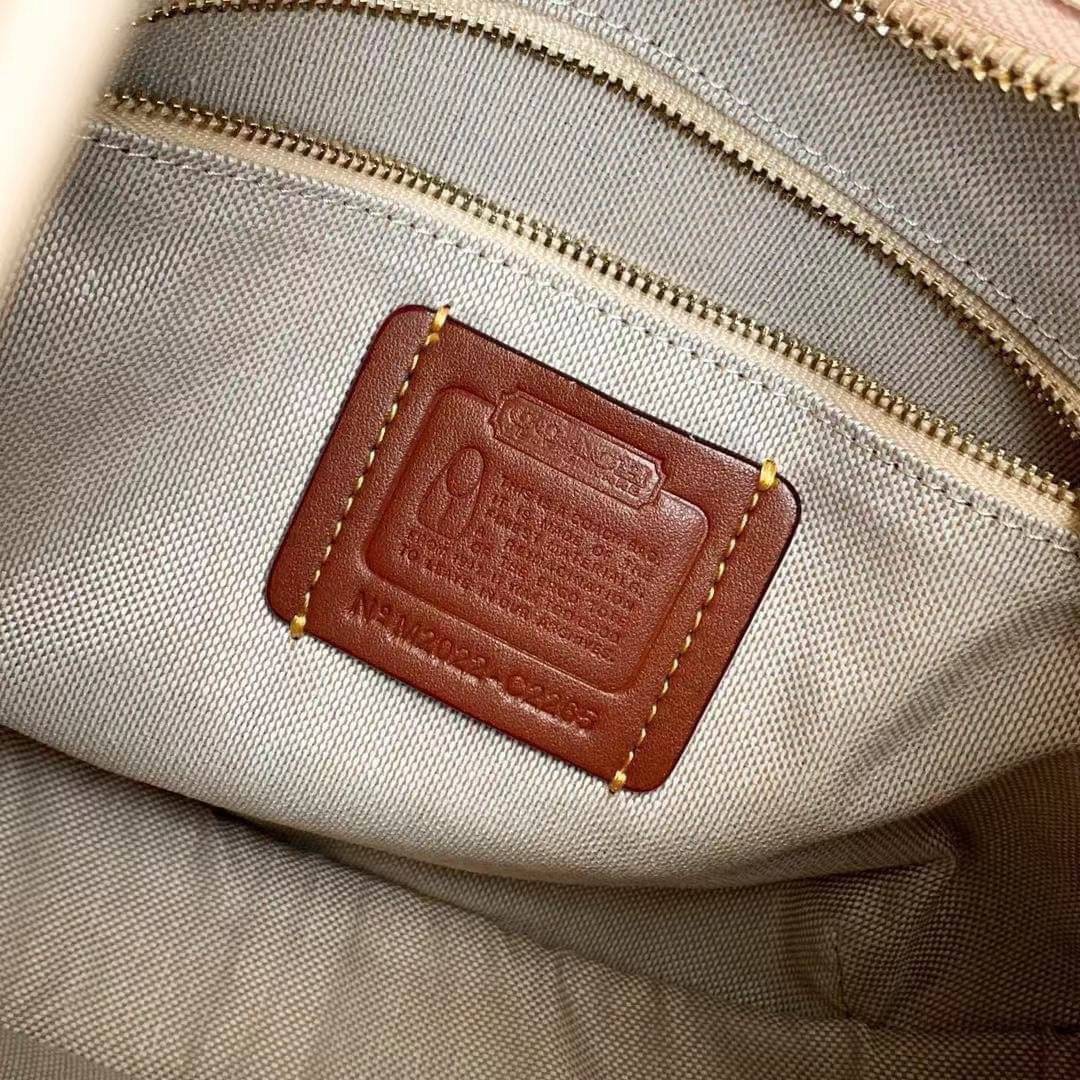 Coach ERGO SHOULDER BAG Glovetanned leather One credit card slot