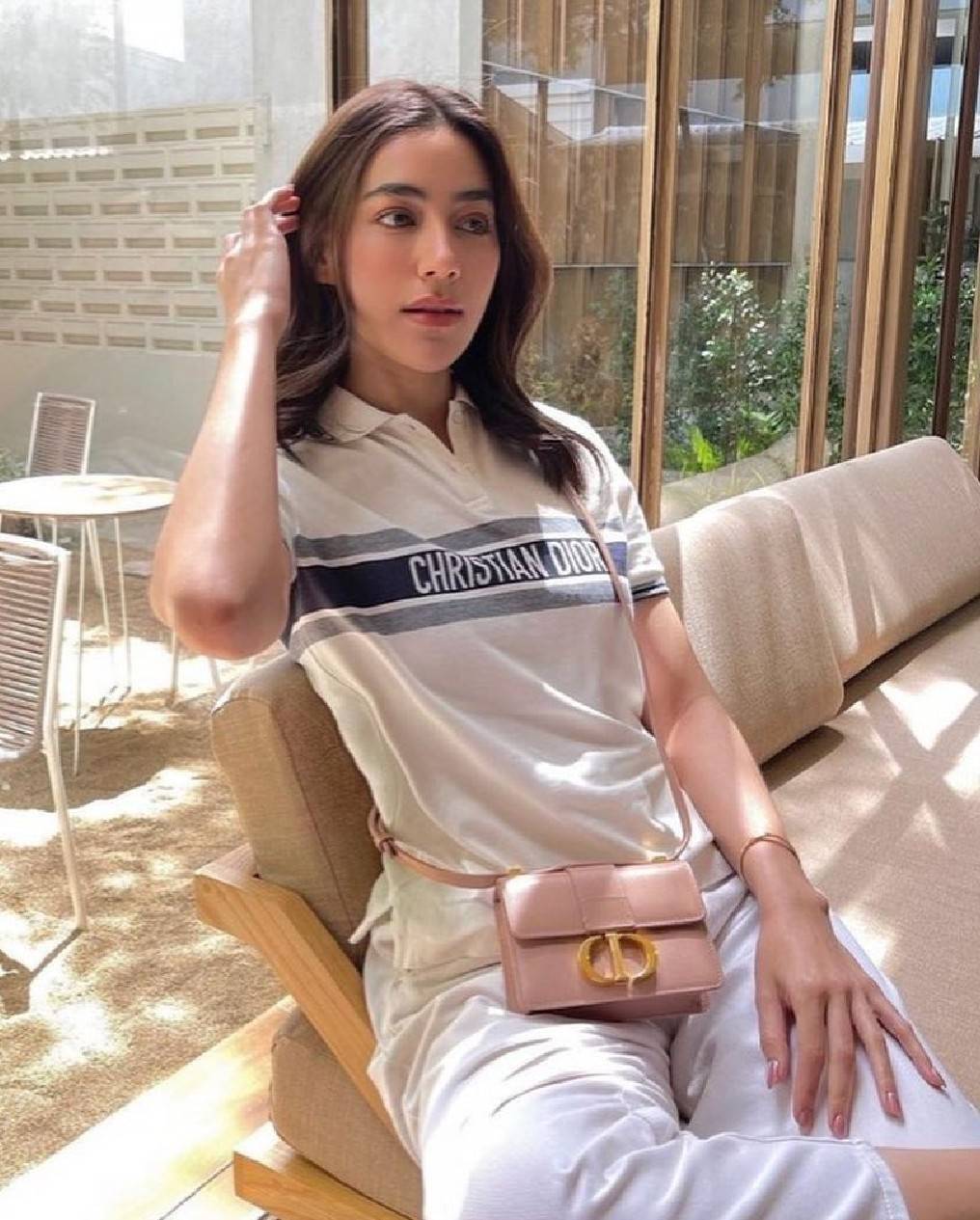 Dior 30 Montaigne Box Bag 7" / DIOR MINI BAG กระเป๋าสะพายดิออร์ เอกลักษณ์ของความหรู ไซส์มินิทรงสี่เหลี่ยมหนังเรียบสวยหรูอยู่ทรงเปิดปิดด้วยฝาปิดโลโก้แบรนด์อะไหล่ทอง ภายในโล่งมีโลโก้สามารถใส่มือถือของใช้จุกจิกได้ สายสะพายหนังยาวถอดได้ปรับระดับได้ สามาร