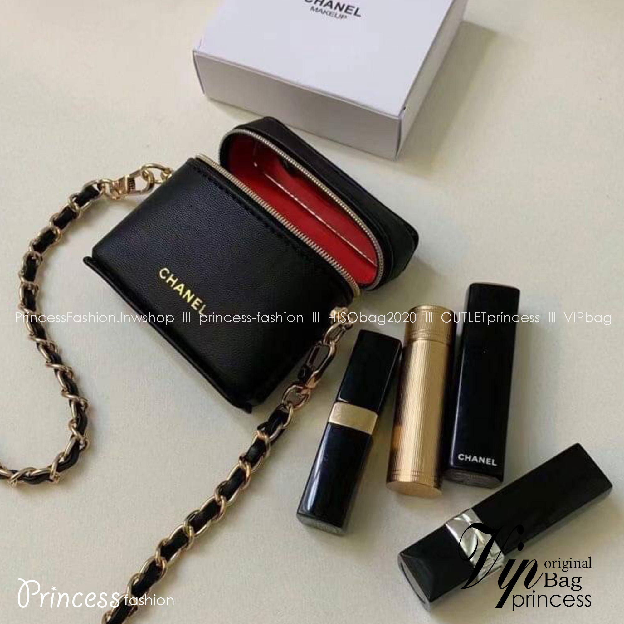 กระเป๋าสะพายข้างใบจิ๋ว งานปุ้กปิ้กน่ารัก CHANEL VIP BAG แบรนด์ดัง ตัวกระเป๋าหนังนิ่ม อยู่ทรง เปิดปิดด้วยซิปรอบ ด้านหน้าสกรีนโลโก้แบรนด์สีทอง