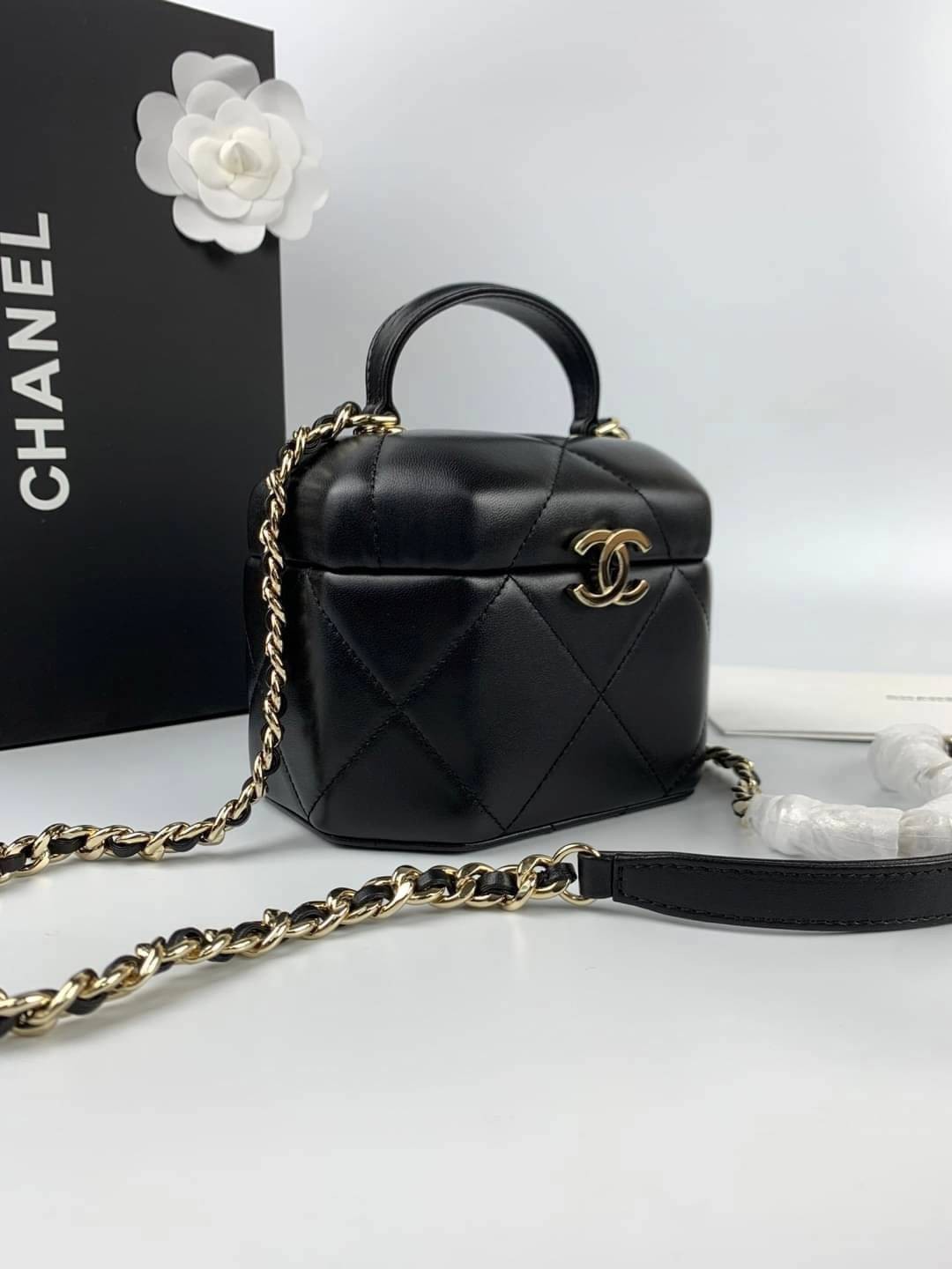 Chanel small Vanity case พร้อมส่งแล้วค่า งานที่สาวๆ ตามหา เกรดท็อปออรินอล งานเหมือนสุด หนังแท้ สวยงามตามรูป