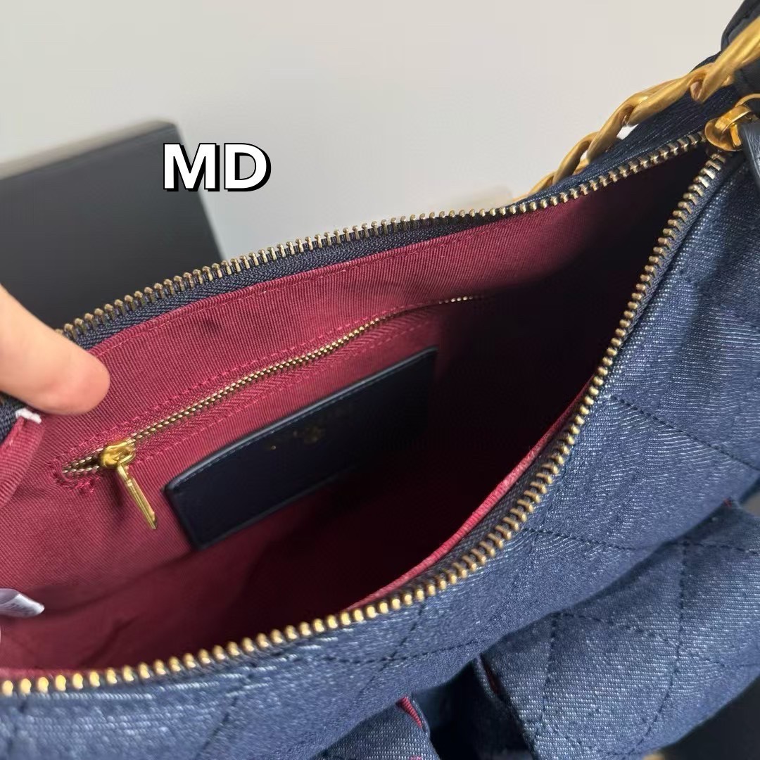 CHANEL 25C Hobo Bag ใหม่ล่าสุดก่อนใคร กับกระเป๋าสะพายทรงโฮโบรูปทรงสวยคลาสสิค ใช้งานได้ง่าย ทุกลุค ทุกสไตล์