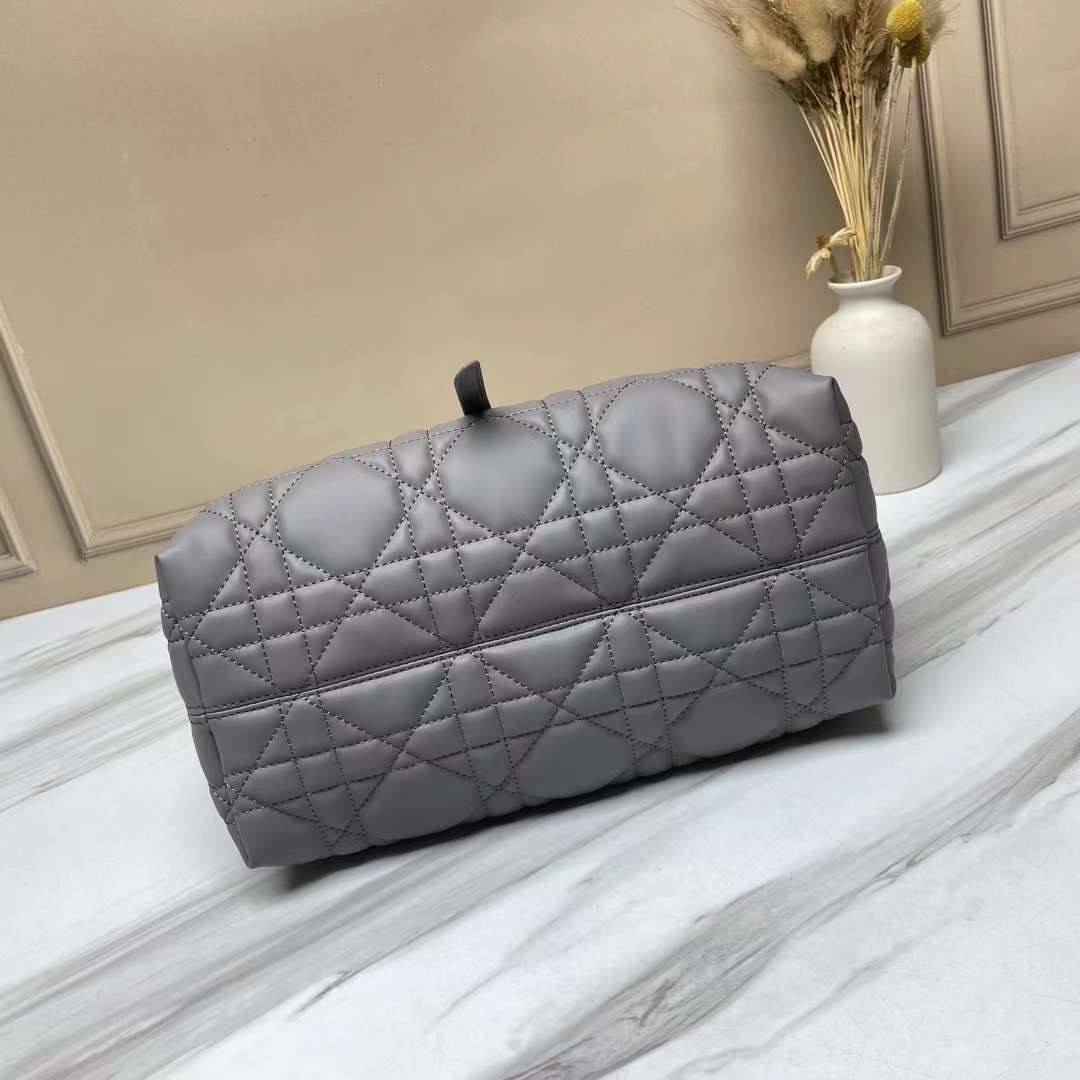 MEDIUM 30cm DIOR TOUJOURS BAG Macrocannage Calfskin / DIOR Tote Bag ออริ 1:1 พร้อมส่ง 5 สี กระเป๋าสะพายทรงโท้ท จุของได้เต็มที่ รูปทรงคลาสสิค หนังสวย หรูหราเกินราคา