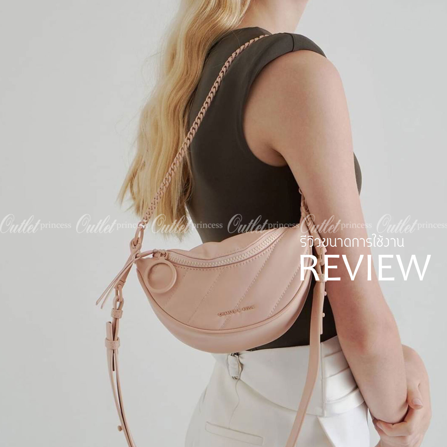 Charles & Keith Half Moon Crossbody Bag กระเป๋าคาดอก/ถือ/สะพาย สวยครบจบได้ในใบเดียว ใช้งานได้หลากหลาย เก๋มากๆ ด้านหน้าปั๊มโลโก้แบรนด์ เปิดปิดแบบซิปคู่ ด้านในจุของได้พอสมควรเลย มีช่องใส่การ์ด 3 ช่อง สามารถใส่ IPhone pro max /ของจุกจิกได้อีก รุ่นนี้จะมีสายส
