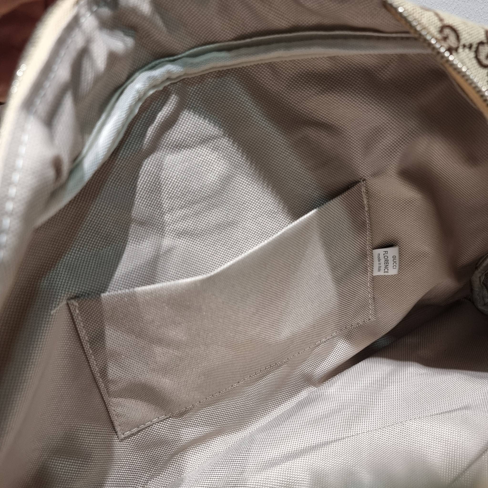 GUCCI Monogram Boston Duffle Bag / Gucci boston travel bag ใหม่ไปเลยกับกระเป๋าเดินทาง เตรียมความพร้อมสำหรับทริปเที่ยวช่วงสิ้นปี!! ดีไซน์เรียบง่าย แฝงความคลาสสิค ที่ใช้ได้ทั้งชายและหญิง วัสดุผ้าแคนวาสทนทาน