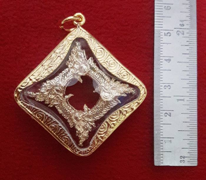 สินค้าหมดค่ะ จี้บ่วงนาคบาศ4เศียรเนื้อทองเลี่ยมทองไมครอนพร้อมใบคาถาค่ะ