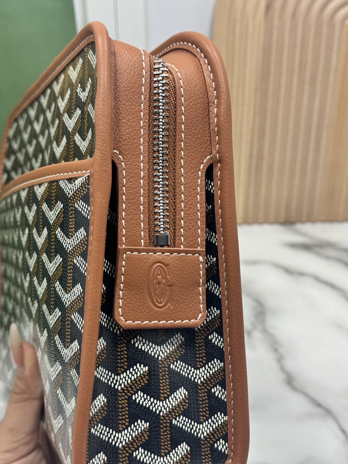 ORI หนังแท้ | Goyard Jouvence MM Toiletry Bag / Goyard Clutch bag กระเป๋าทรงคลัชกะทัดรัด เหมาะสำหรับการเก็บของในแนวตั้งและป้องกันการหกหรือรั่วไหล แคนวาสทำความสะอาดง่าย