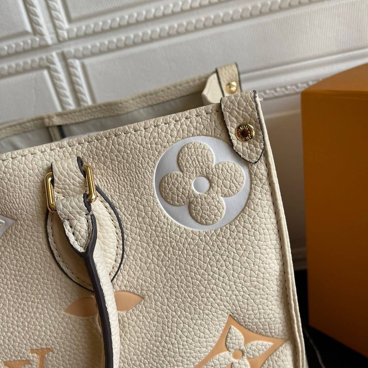 หนังแท้ LOUIS VUITTON Empreinte Monogram Giant By The Pool Onthego พร้อมส่งที่ไทย เกรดใช้งานต่างประเทศได้