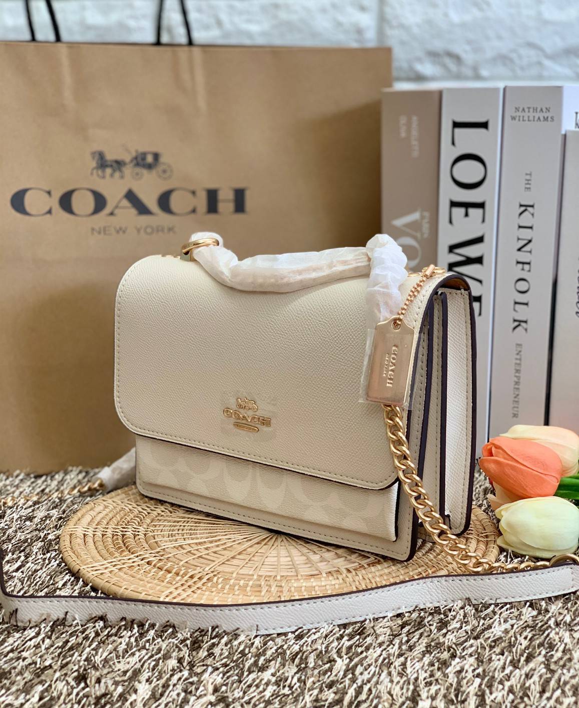 พร้อมส่งถึง8สี ห้ามพลาดค่ะ! COACH KLARE CROSSBODY BAG ((91019//91174//90400//1424//90635)) พร้อมส่งที่ไทย กระเป๋าสะพายครอสบอดี้ร์หรือสามารถทบเป็นสายคู่คล้องไหล่ได้ด้วยค่ะ หนังแท้ แต่ละสีทำลายหนังได้สวยงามแตกต่างกันออกไปนะคะ ✔️ห้อยด้วยป้ายแบรนด์แบบโ