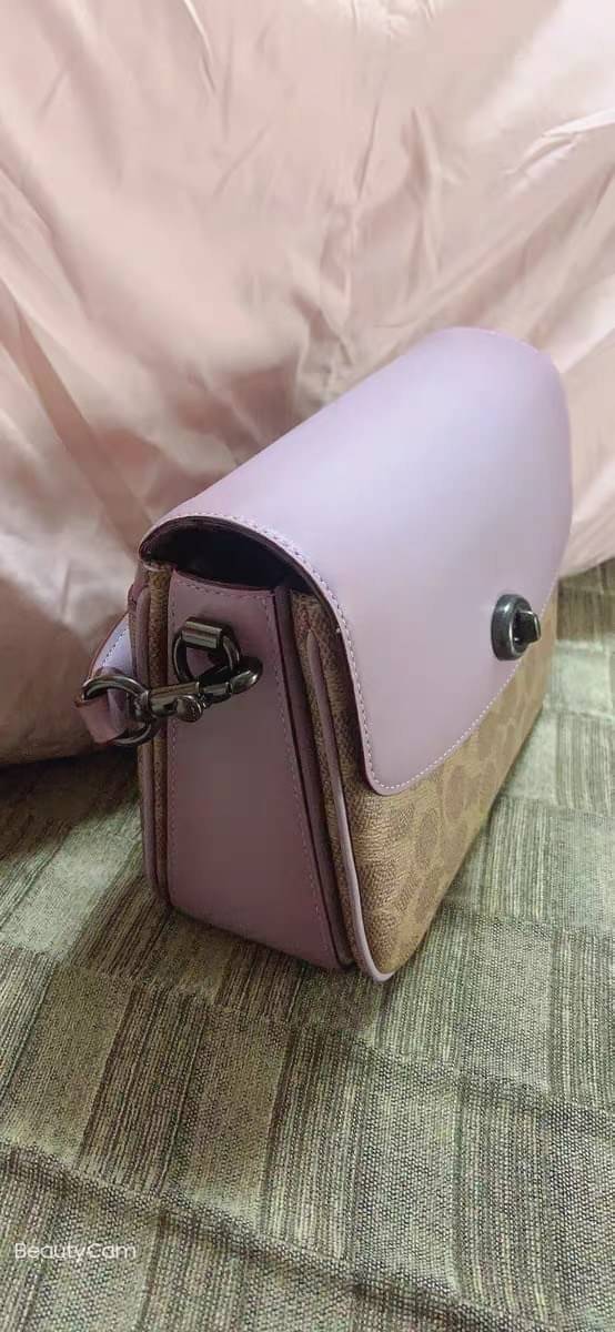 3สาย Coach 89089 Cassie Crossbody 19 In Signature Canvas เรียบหรู ดูดี ต้องไอเท็มนี้เลยจ้า กระเป๋าถือ/สะพายข้าง สุดพิเศษ!! มีสายมาให้ถึง 3 แบบ!! สลับใช้แมทช์ตามสไตล์ได้เลย วัสดุหนังแคนวาสสลับหนังเรียบ เปิด-ปิดด้วยตัวบิดล็อค ภายในแบ่งสัดส่วนอย่างดี ใส่ของไ