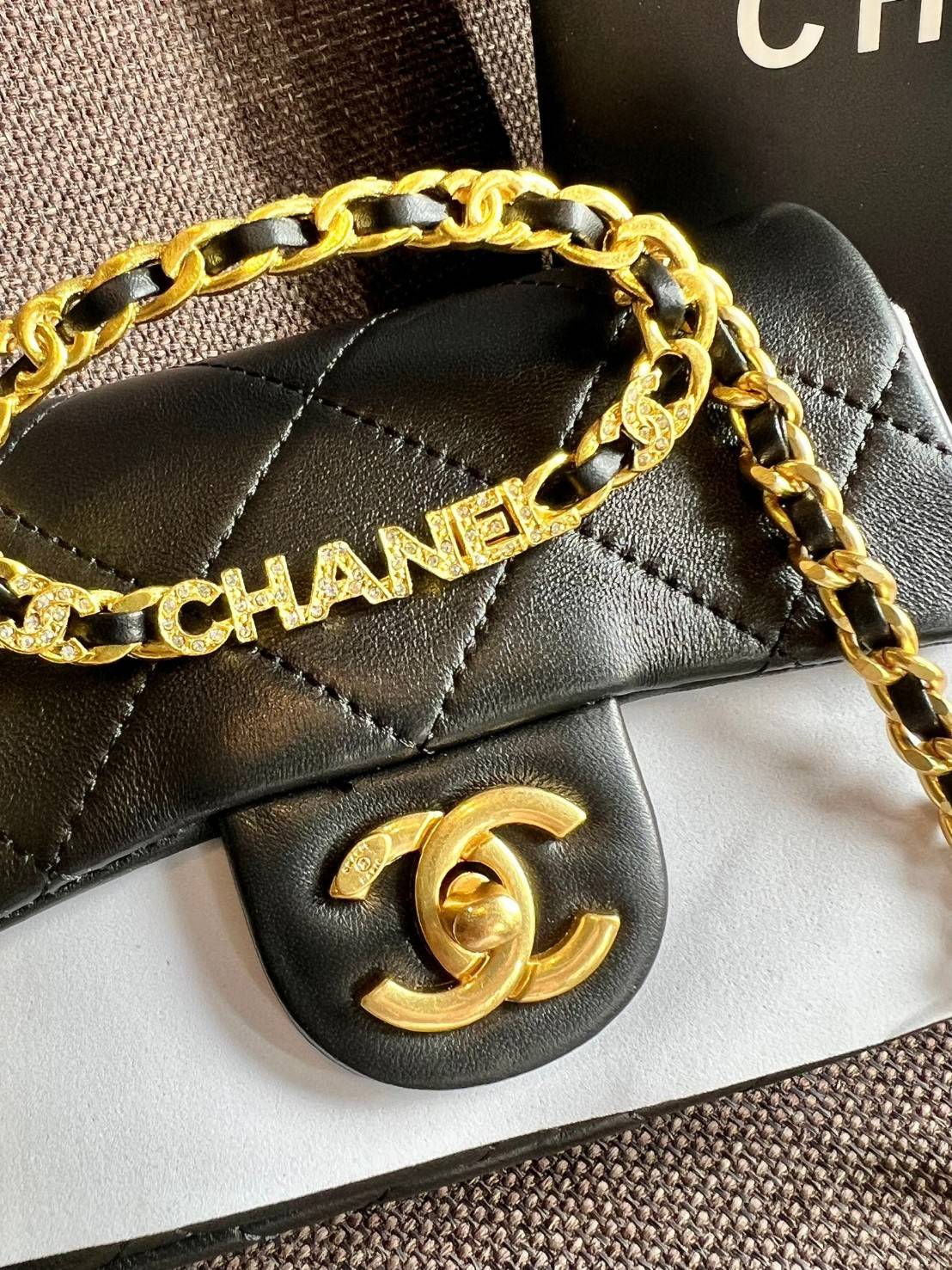 Chanel Mini Flap Bag with Top Handle 6.5" /CHANEL CHAIN SHOULDER BAG จัดไซด์เล็กมาให้ด้วย เพราะแต่ละคนชอบไม่เหมือนกัน😘 หนังสวย เรียบ สัมผัสนุ่มมือ น่าใช้มากๆ
