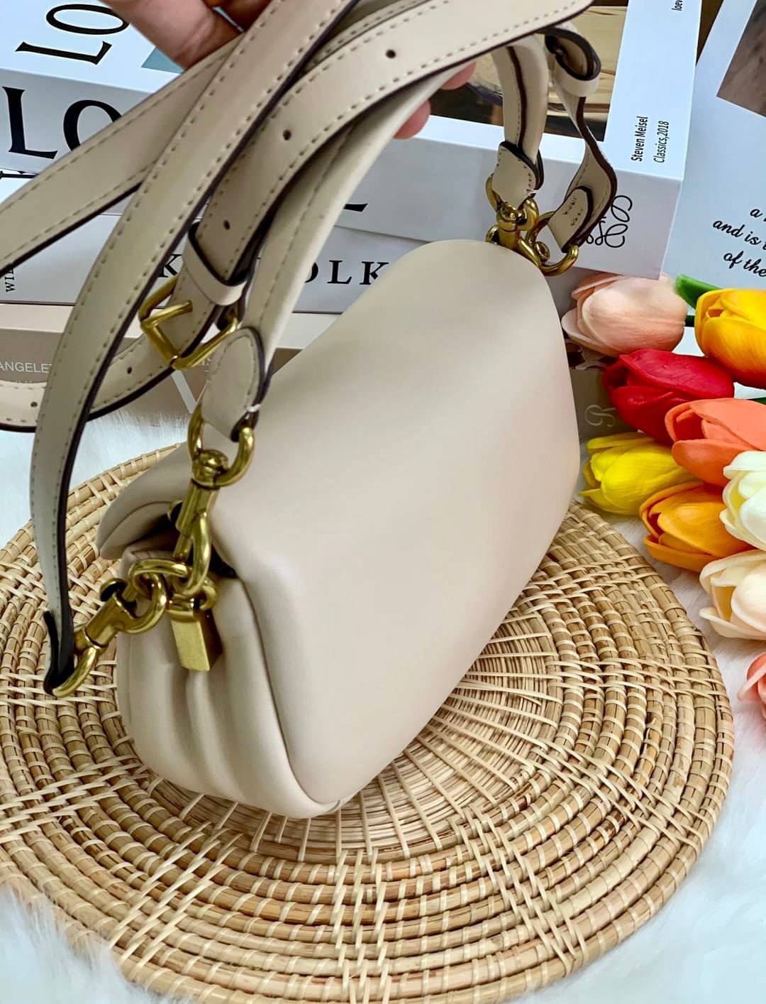 สีที่ขายดีที่สุด เหลือจากจองไม่กี่ใบนะคะ😁 COACH PILLOW TABBY SHOULDER BAG 18 ((C3880)) พร้อมส่งที่ไทย คุณภาพเกินราคา! กระเป๋าหิ้ว//สะพายแบบครอสบอดี้ร์ 🔺หนัง nappa หนานิ่ม นุ่มมากๆ รุ่นใหม่ล่าสุดค่ะ!