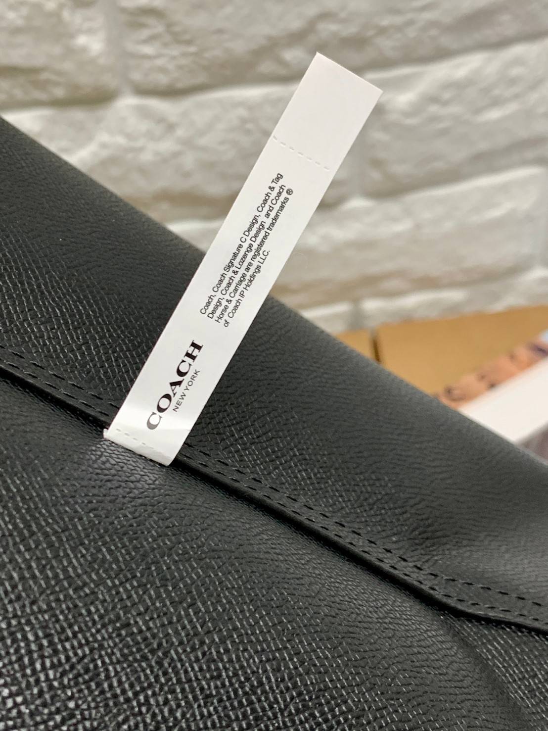 COACH 91107 REVERSIBLE CITY TOTE WITH HORSE AND CARRIAGE PRINT ใช้ได้ 2 ด้าน 🔺ทรง Tote รุ่นแนะนำค่ะ!! วัสดุ pvc อย่างดี นิ่มยวบตัวสวย ลายรถม้าทั้งใบค่ะ (ในไทยหายากค่ะลายนี้) 📌สามารถใช้ได้ทั้งด้านในและด้านนอกนะคะ สวยทั้ง2ด้านเลยทีเดียว เป็น