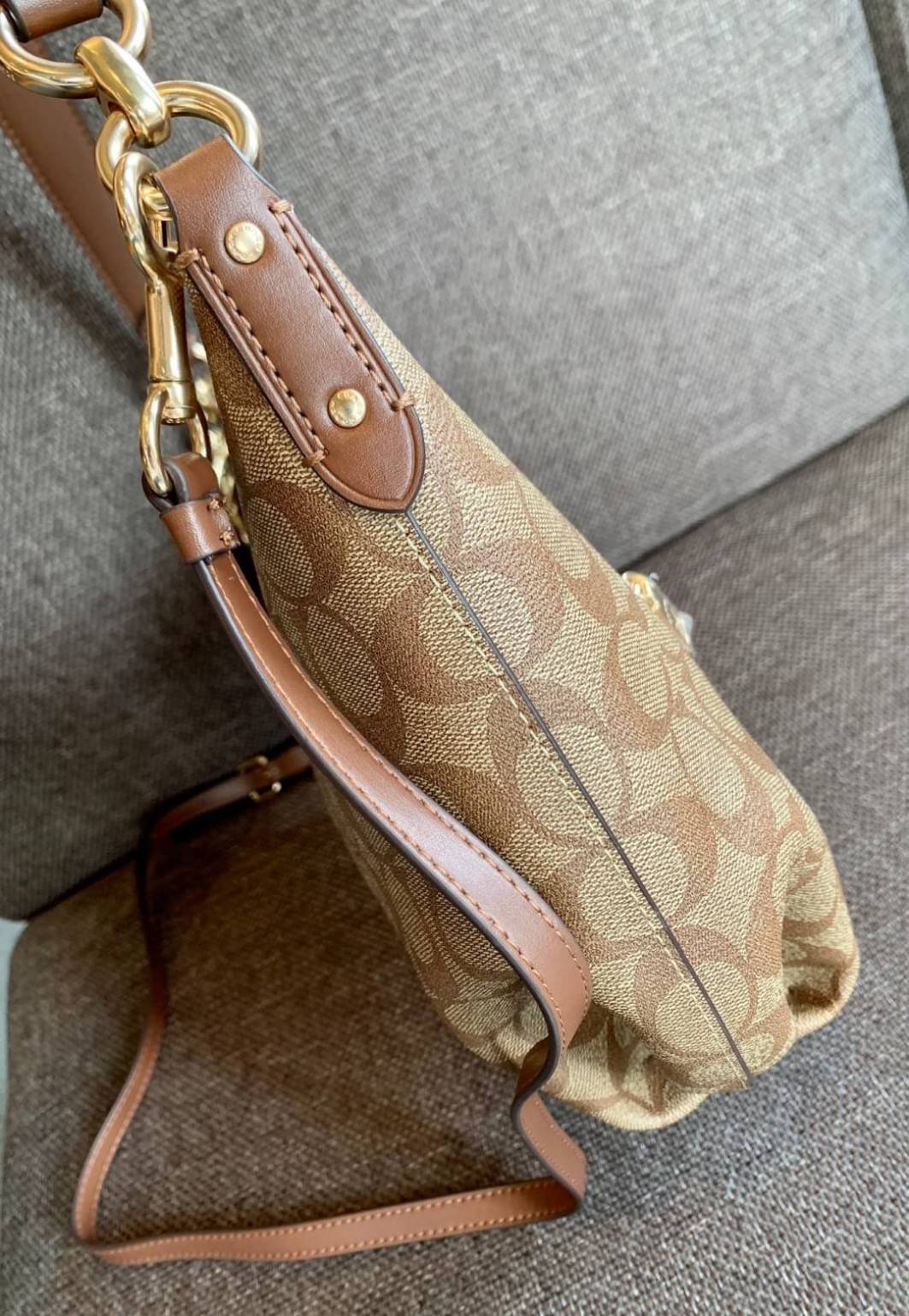 OUTLET 】ปรับราคาลง ได้ไปไม่ผิดหวังแน่นอนจ้าา💥 Coach Pebble Leather Small Skylar Hobo Shoulder Bag((90738)) พร้อมส่งที่ไทย ล่าสุด! กระเป๋าหิ้ว//สะพายข้างได้ ทรงน่ารัก ละมุน หนังแท้ หนังนิ่มมือดีมาก หลงรักแน่นอนค่าา! เปิดปิดกระเป๋าแบบซิปมีพู่ห้อย ใช