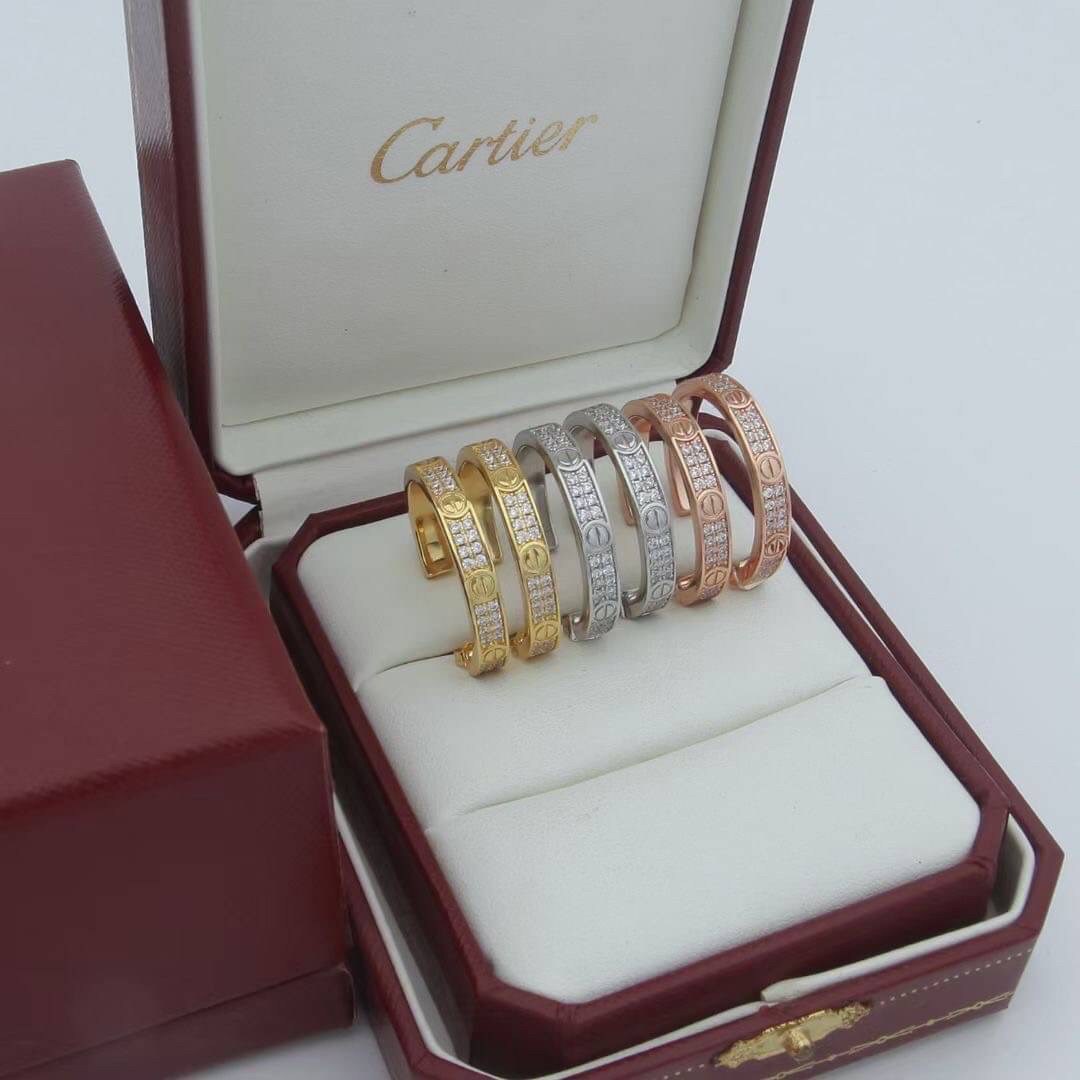 CARTIER Earrings ต่างหูคาเทียร์ รุ่นมีเพชร ภาพถ่ายจากงานจริง วัสดุโลหะเคลือบขึ้นเงาตามรูป ใช้งานต่างประเทศได้