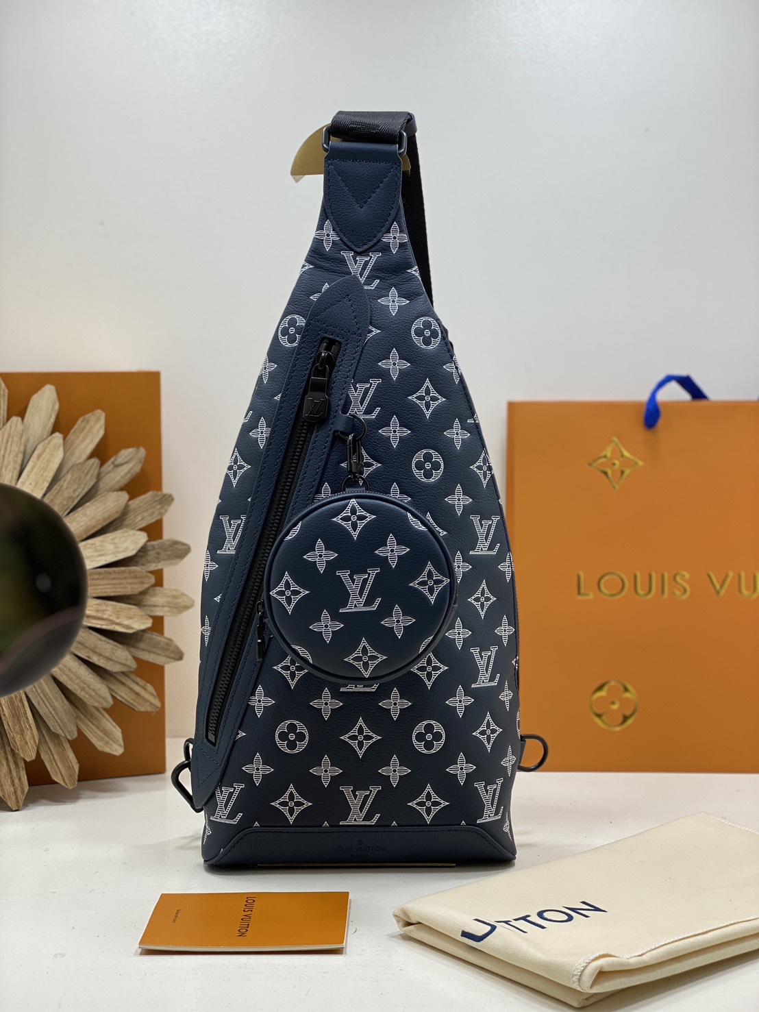 TOP ORI หนังแท้ | LV Duo Slingbag / LV Belt Bag กระเป๋าคาดอกดีไซน์ใหม่ สปอร์ตและดูหรูในตัว รูปทรงใช้งานง่ายได้ทุกลุค ที่สุดของไอเท็มขายดี