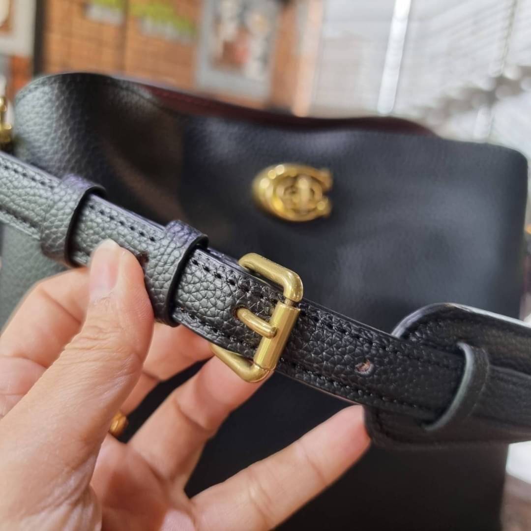 COACH WILLOW SHOULDER BAG ((C2745//C2590//C2621)) พร้อมส่งที่ไทย รุ่นแนะนำค่ะ🔥🔥 🔺กระเป๋าหิ้ว//คล้องไหล่//สะพายข้าง สุดคุ้ม! หนังแท้ชั้นดี ได้ไปหลงรักแน่นอนค่ะ หนังสวยมากๆ😘 🔺ตัวกระเป๋าแบ่งเป็นสองช่องหลัก ด้านนึงเป็นแ