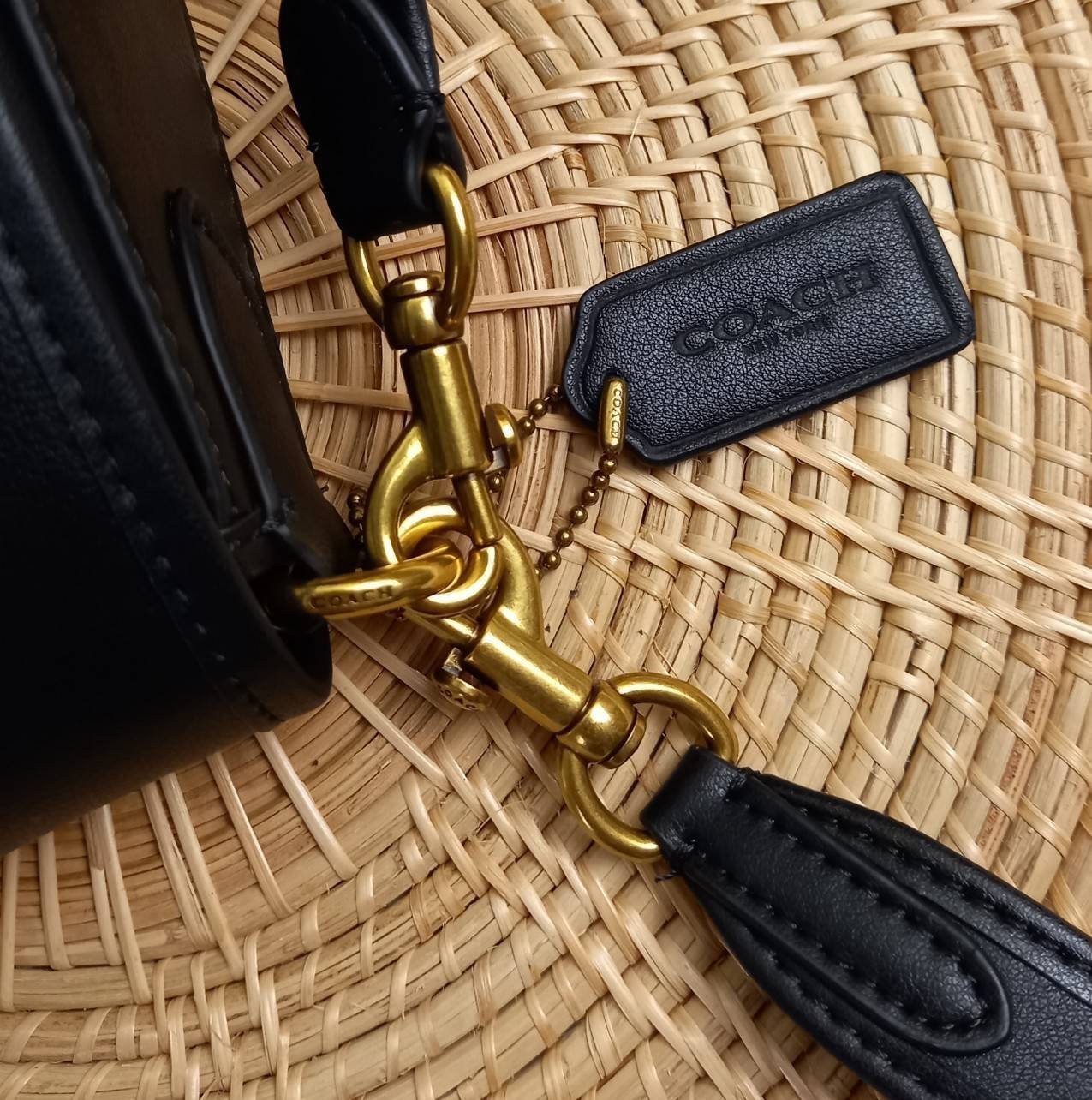 COACH SOFT TABBY SHOULDER BAG (C4823//C5261) กระเป๋าถือ กระเป๋าสะพาย ที่ใครๆก็เข้าถึงได้ หรูหรา คลาสสิค ลุคเรียบร้อย แต่ความสวยไม่น้อย! ดาเมจความลุคผู้ดีรุนแรงมาก!!เกินต้าน!!// วัสดุหนังแท้ทั้งใบ หนังเรียบ หนังนิ่มมากๆ อยู่ทรงสวยมากๆด้วย// ด้านในโล่งกว้าง