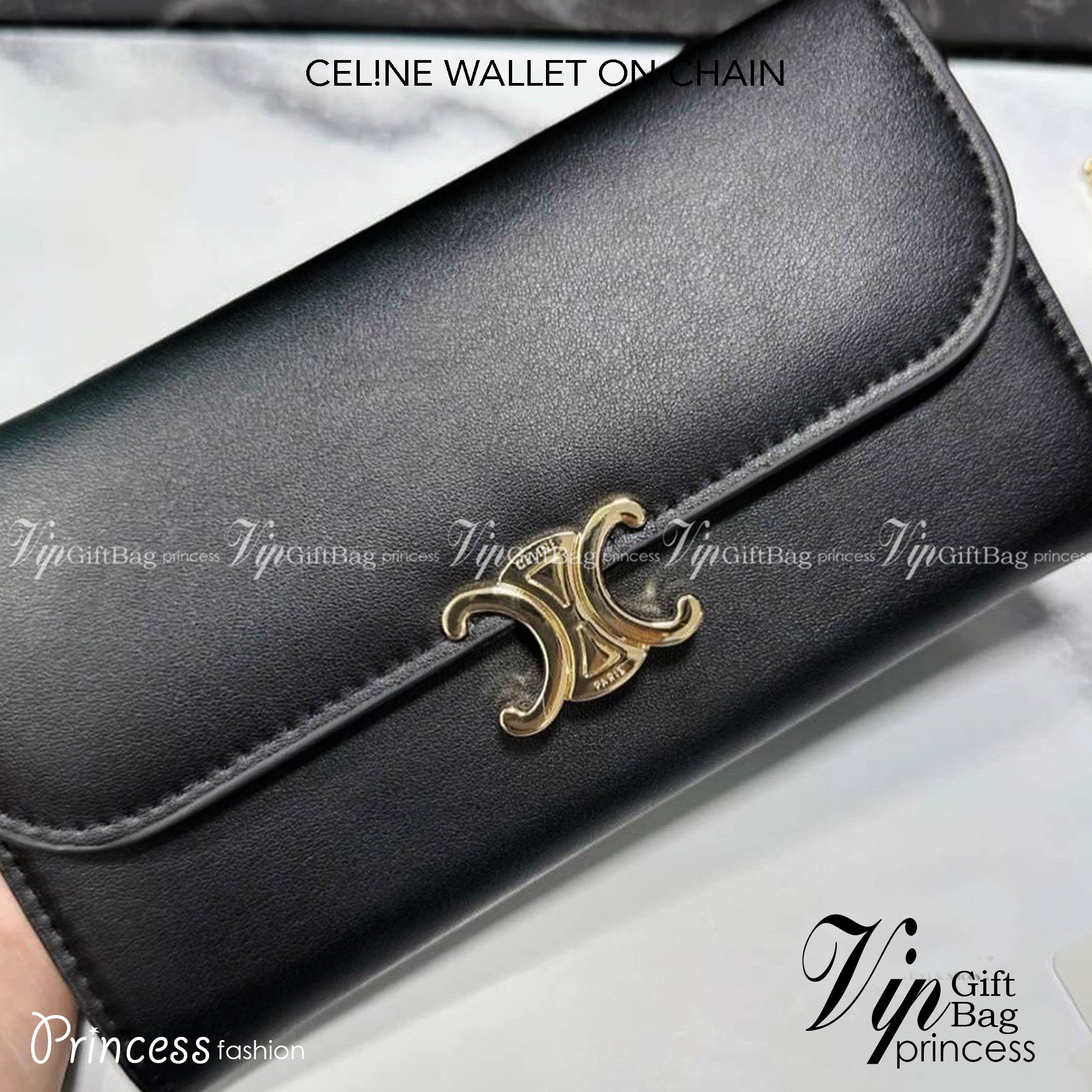 CELINE WALLET ON CHAIN TRIOMPHE IN SHINY CALFSKIN BLACK กระเป๋าสตางค์ใบยาว พร้อมสายสะพายโซ่สีทองถอดออกได้ หรูหรา มีช่องซิปกลางและช่องใส่การ์ด ใช้งานสะดวกสะพายได้ทุกวัน