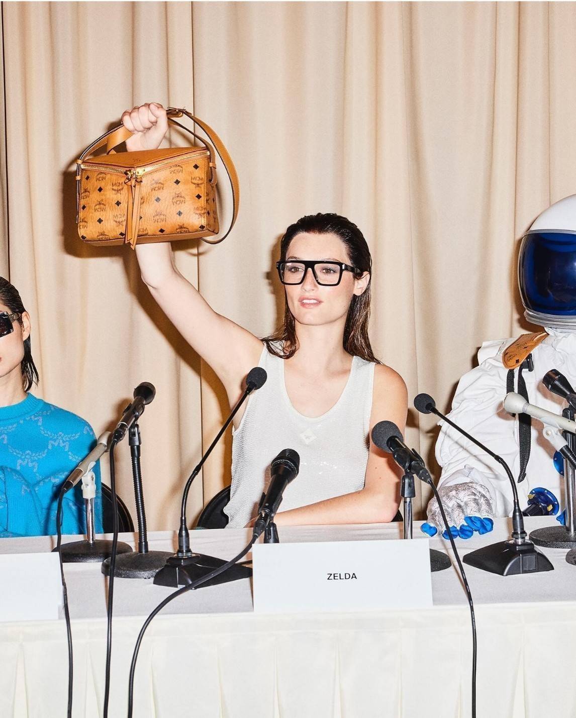 M.C.M Diamant 3D Shoulder Bag in Visetos Leather Mix ดีไซน์ใหม่ กับคอลเลคชั่นสุดปัง สวยหรูในแบบฉบับคนมีสไตล์ ขนาดกำลังดั สะพายง่าย ใช้งานสะดวกคล่องตัว รูปทรงแปลกใหม่มีความเหลี่ยมมุมเหมือนเพชร