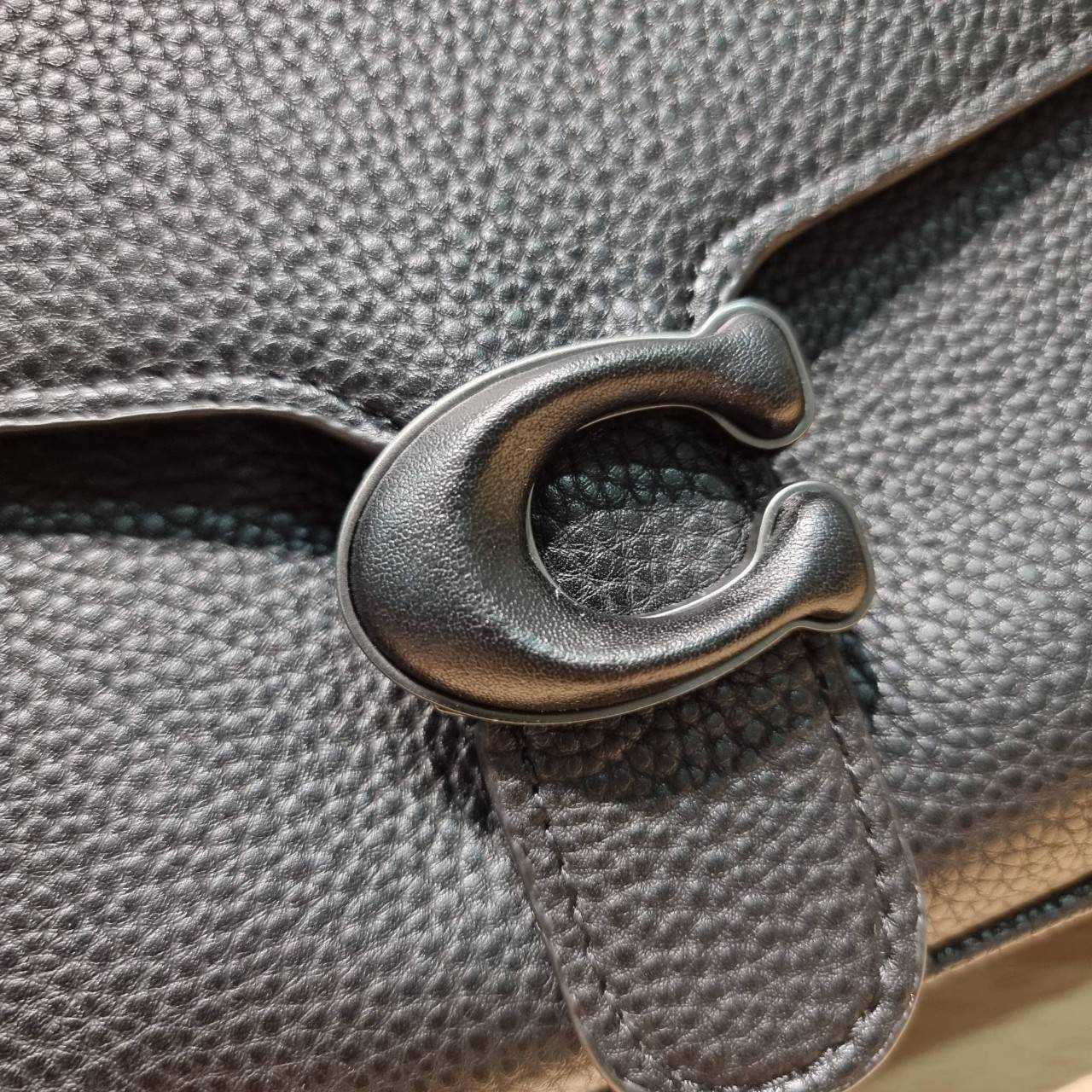 COACH Soft Tabby Messenger In Signature Canvas C8430 CH769 ไอเท็มที่หนุ่มๆต้องไม่พลาด กระเป๋าทรงแมสเซนเจอร์ใบใหญ่กำลังพอดี พร้อมด้วยสายสะพาย 2 เส้น