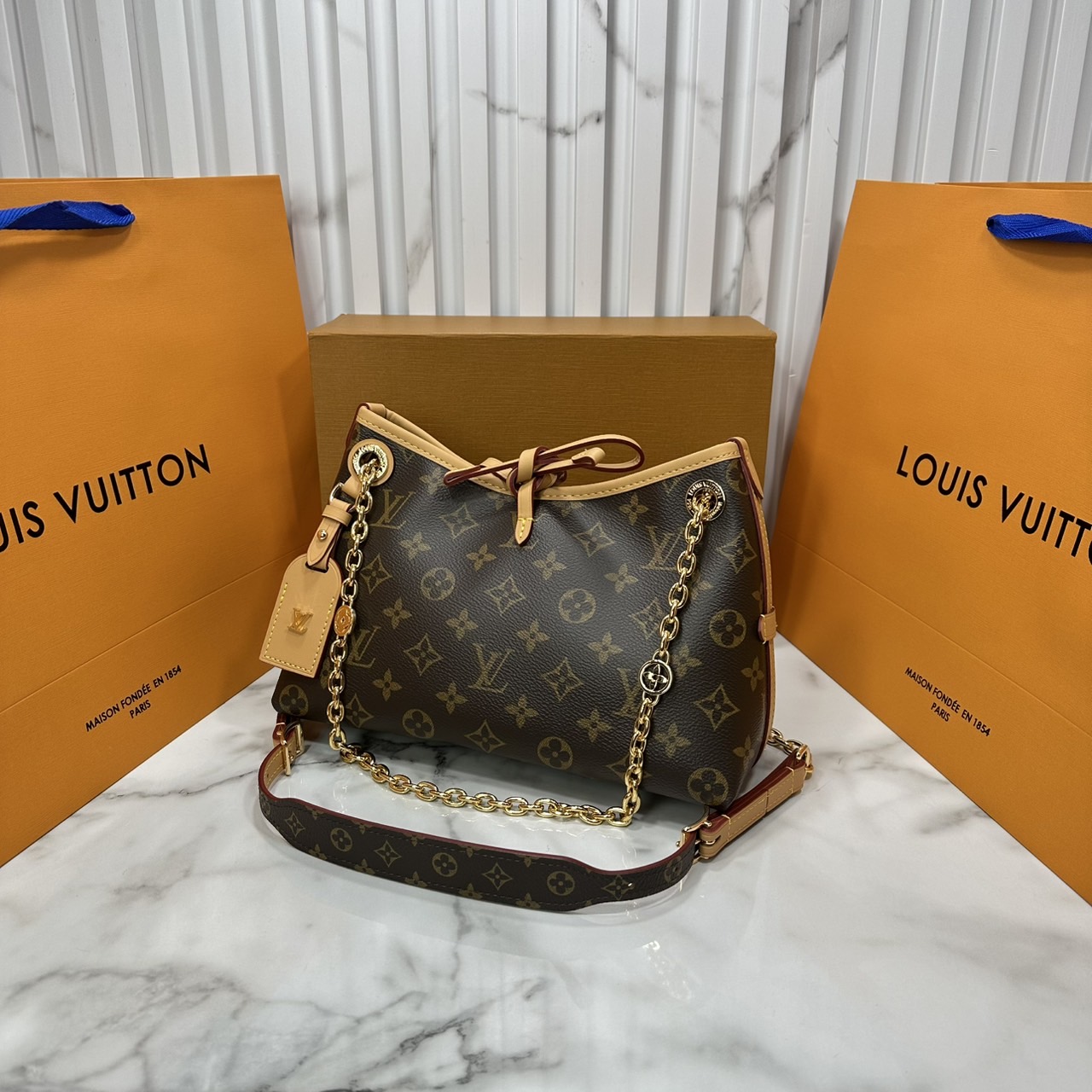 LV CarryAll BB bag Monogram Canvas กระเป๋าสะพายแครี่ออล ไซส์ใหม่ ดีไซส์ใหม่สุดไอคอนิกปรับโฉมใหม่ประจำฤดูกาลในดีไซน์สุดชิค ตกแต่งสายโซ่สีทองงดงาม