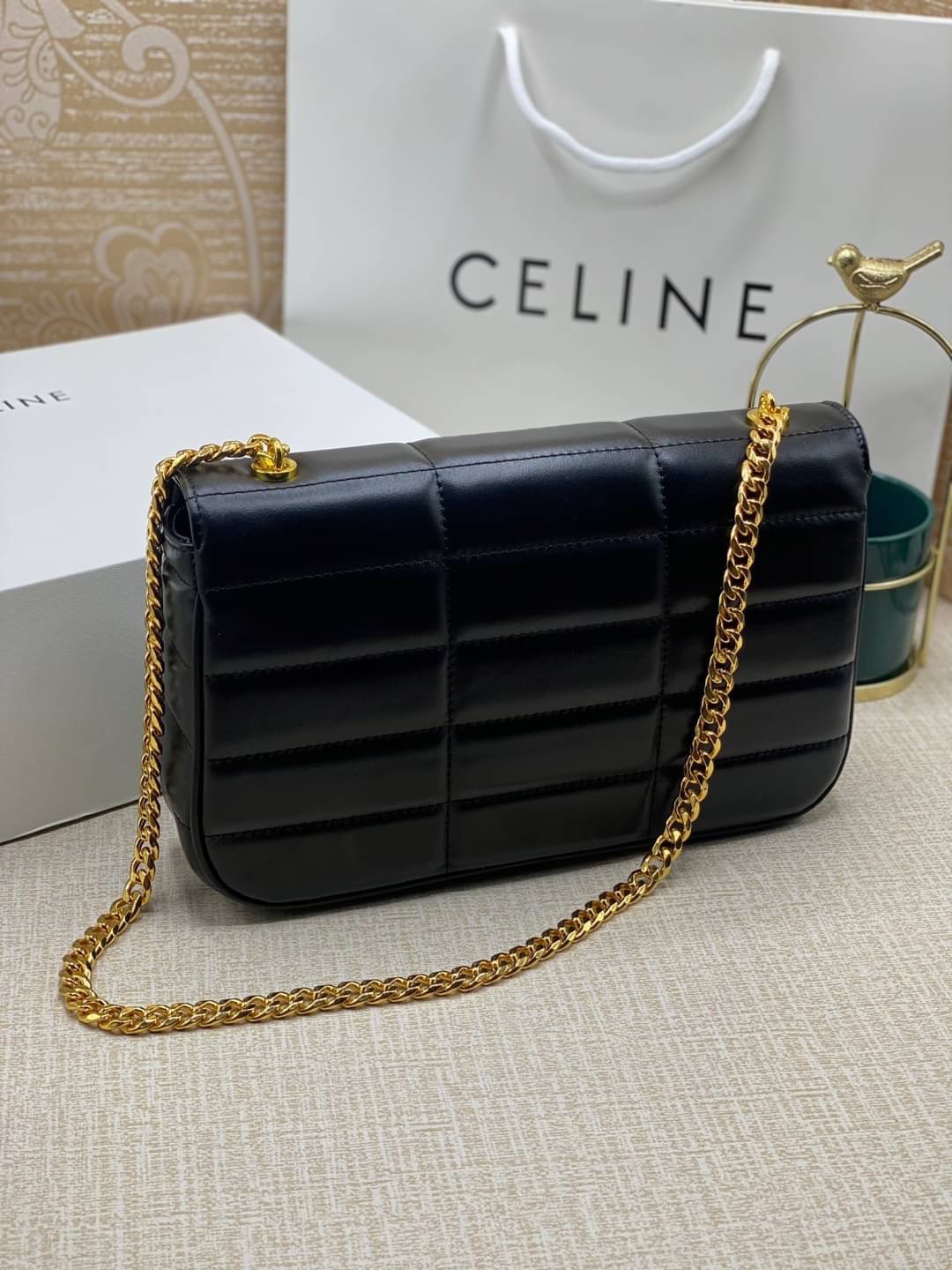 CELINE CHAIN SHOULDER BAG MATELASSE MONOCHROME ภาพสินค้าถ่ายจากงานขายจริง ใช้งานต่างประเทศได้