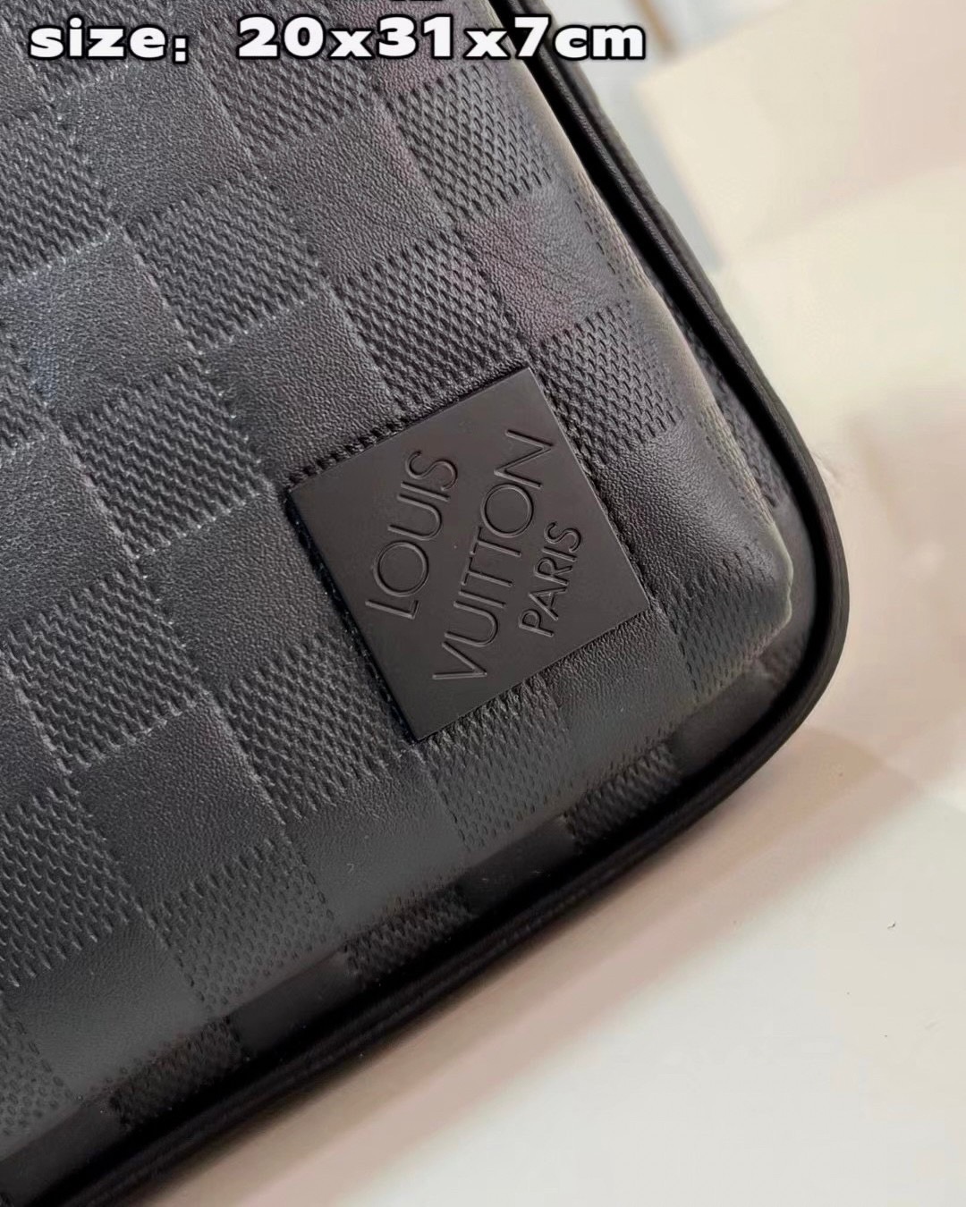 LV Avenue Slingbag NM Damier Infini / Taiga Leather กระเป๋าสะพาย/คาดอก Sling bag หนังแท้สวยลายตารางหมากรุกสุดคลาสสิก สง่างามตลอดกาล มีไว้ไม่มีเอาท์ ท่านชายควรมีมากค่ะ เกรดท็อป ออริ เทียบแท้ 1:1 เกรดดีสุด