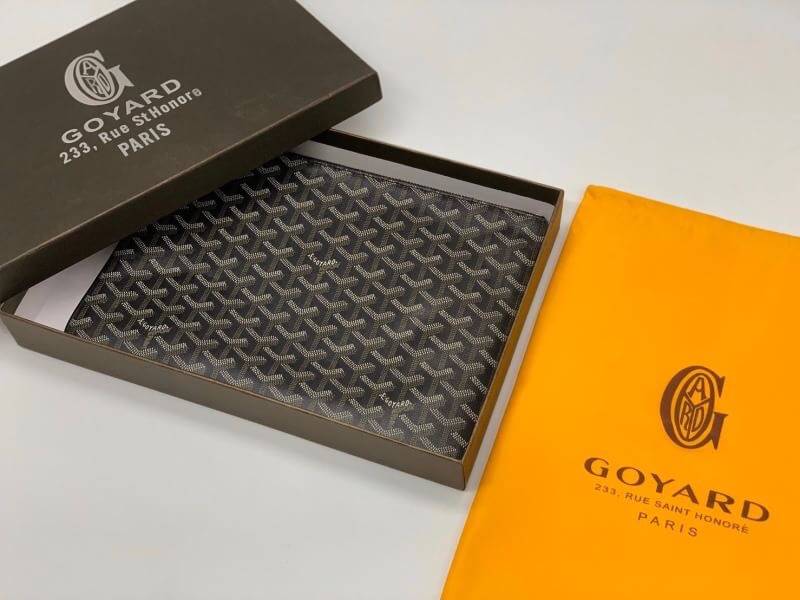 VIP GIFT 】GOYARD Clutch Bag รุ่นแนะนำ ดีไซน์สวยโดดเด่น ภายในโล่งกว้าง ใส่เอกสาร A4 ของใช้สัมภาระได้เยอะจุใจ น้ำหนักเบา ใช้ได้ทั้งชายและหญิง พร้อมส่งที่ไทยไม่ต้องรอพรีฯ ห้ามพลาดนะคะ!