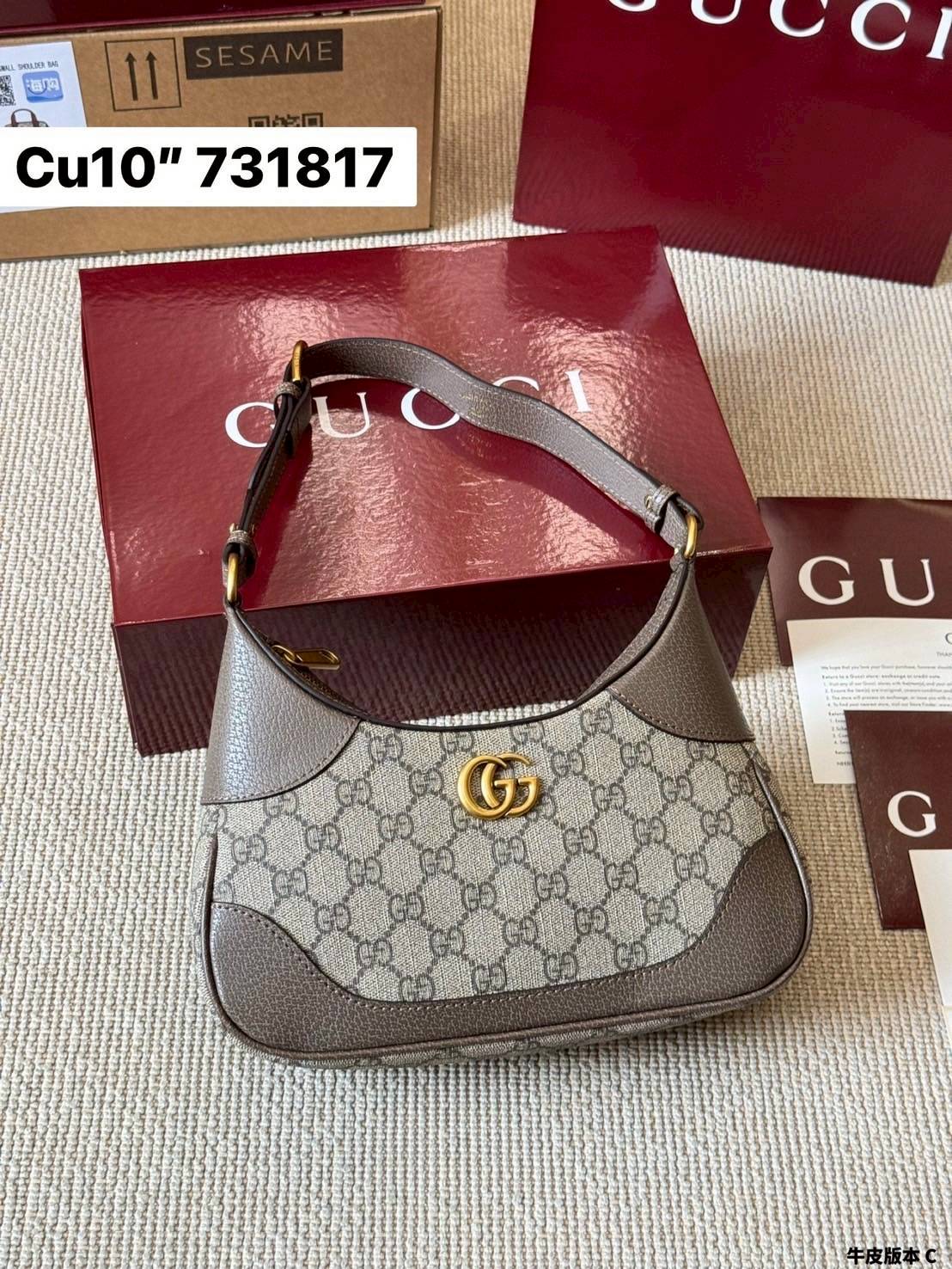 Gucci Aphrodite Small Shoulder Bag กระเป๋าทรงสะพายทรงโฮโบคลาสสิค ถือหรือคล้องไหล่เก๋ๆ ดีไซน์ย้อนยุคผสานความโมเดิร์นด้วยรูปทรงพอช ที่ใช้งานได้ทุกสไตล์ ภายในกระเป๋าเป็นช่องโล่ง