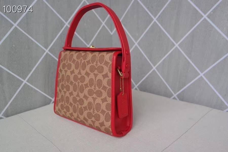 Coach M1980-148 Turnlock style twist lock bag shoulder messenger handbag elegant atmosphere พร้อมส่งแบบไม่ต้องรอพรี กระเป๋าสะพายข้างมัลติฟังก์ชั่น ที่ใช้งานได้ 2 แบบ จะคล้องแขน คล้องไหล่ วัสดุหนัง glovetanned คุณภาพดี สวยหรู ภายในตัวกระเป๋าใส่ของได้สบายๆ 